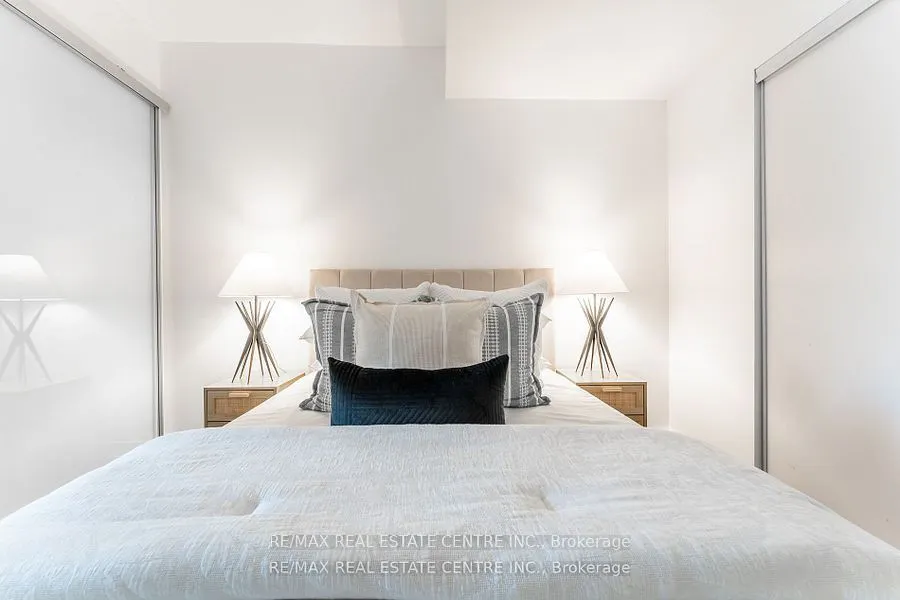 6 Parkwood Avenue, #419