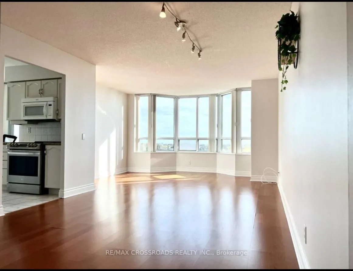 78 Harrison Garden Boulevard, #807