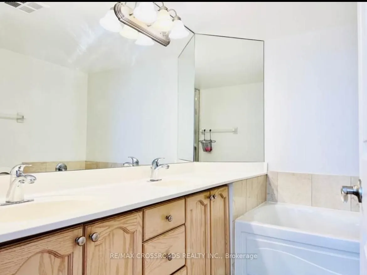 78 Harrison Garden Boulevard, #807