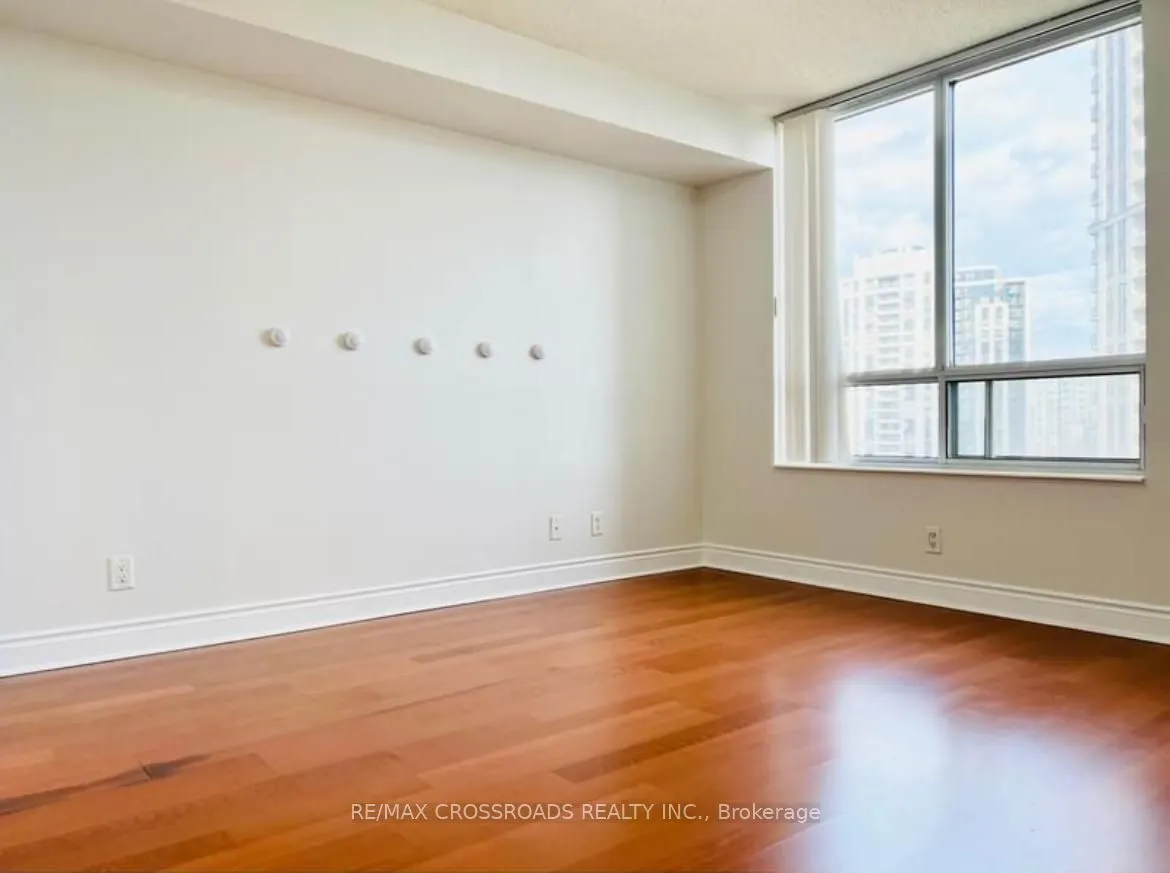 78 Harrison Garden Boulevard, #807
