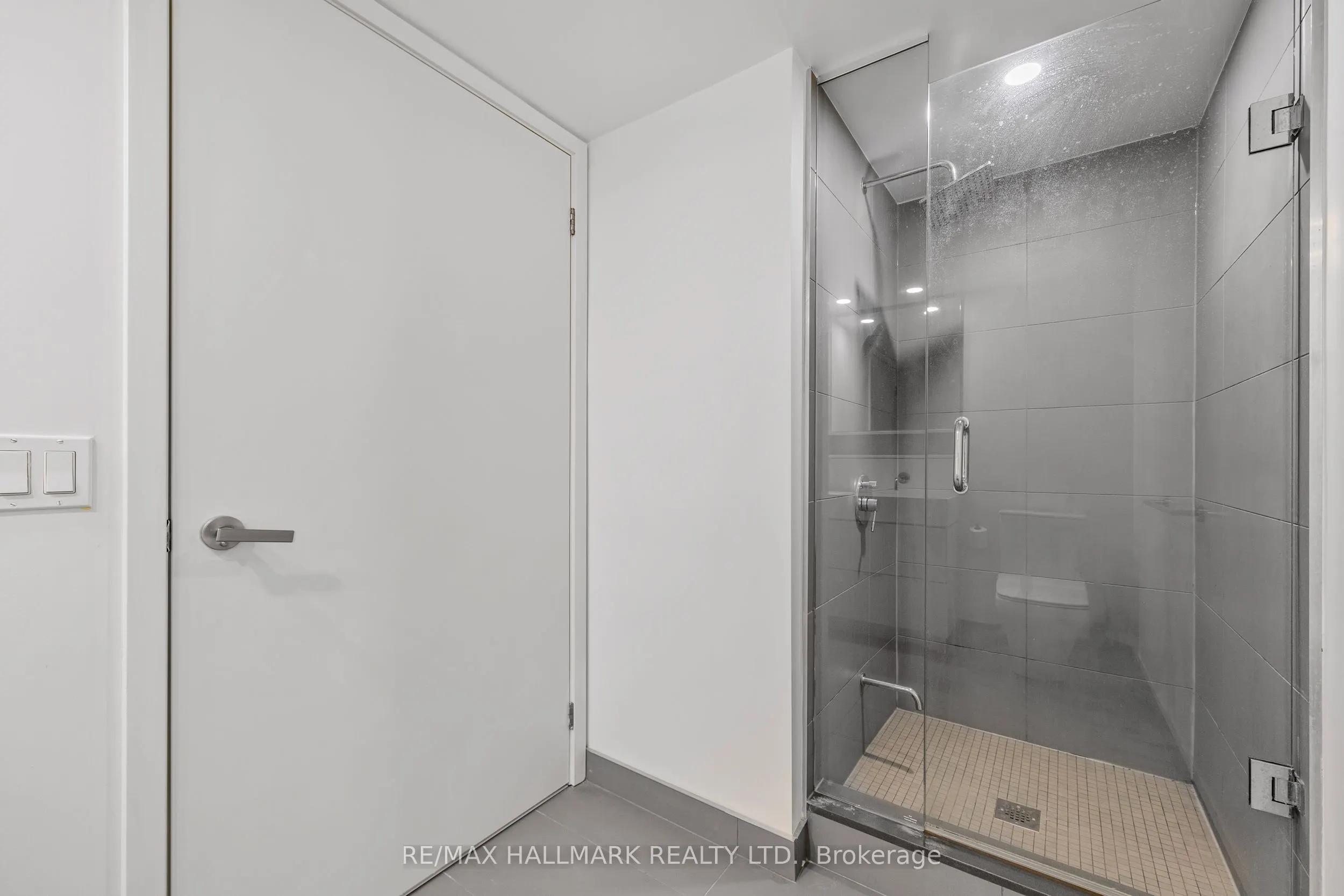5 Soudan Avenue, #807