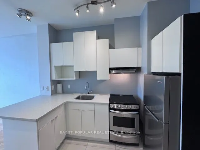 7 King Street E, #1014