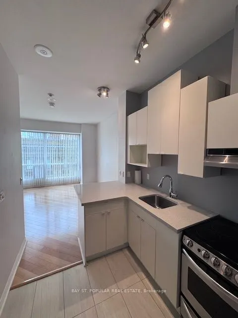 7 King Street E, #1014
