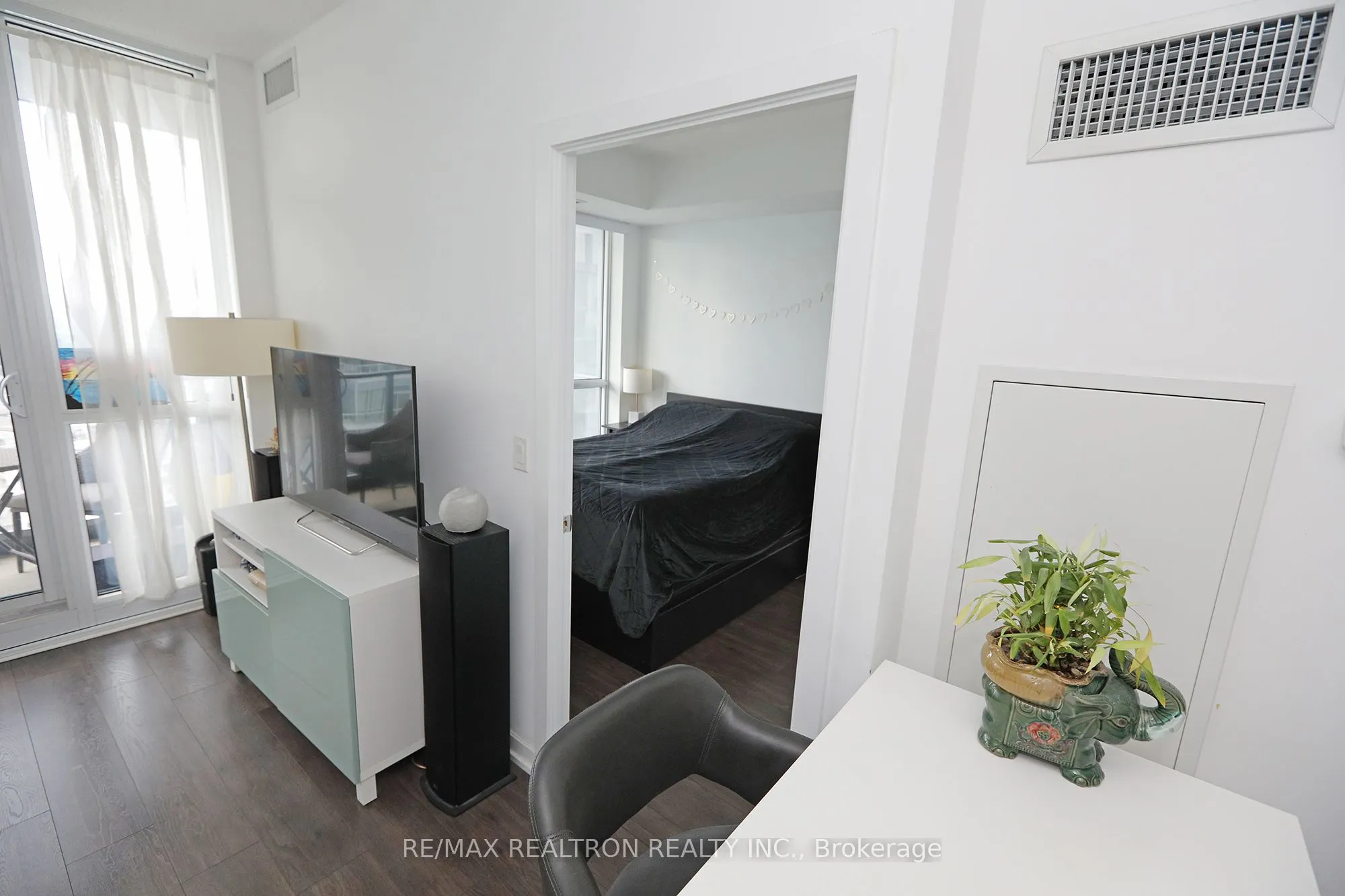 56 Forest Manor Road, #2509