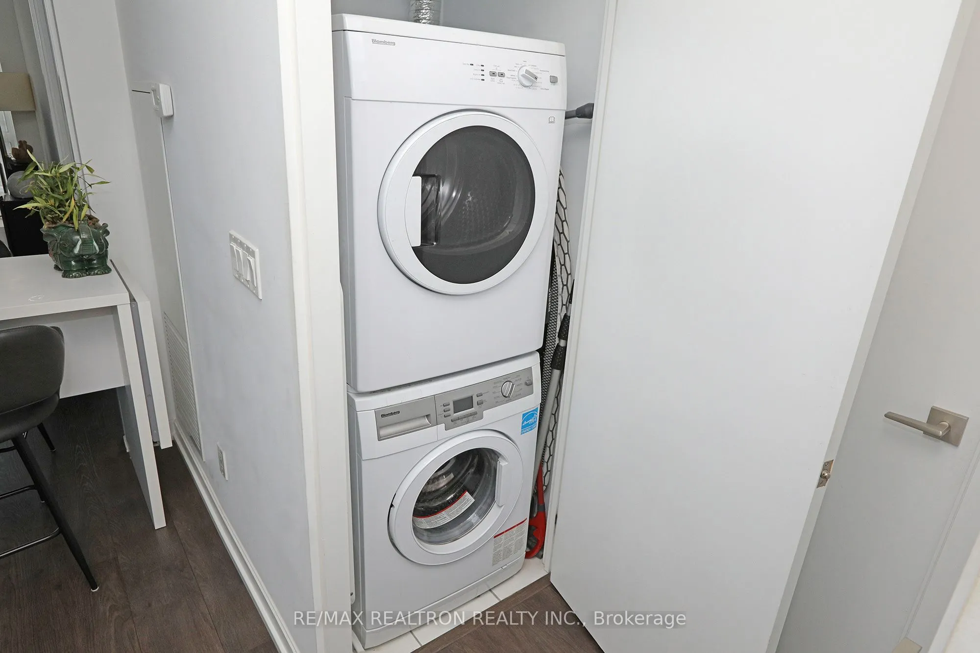 56 Forest Manor Road, #2509