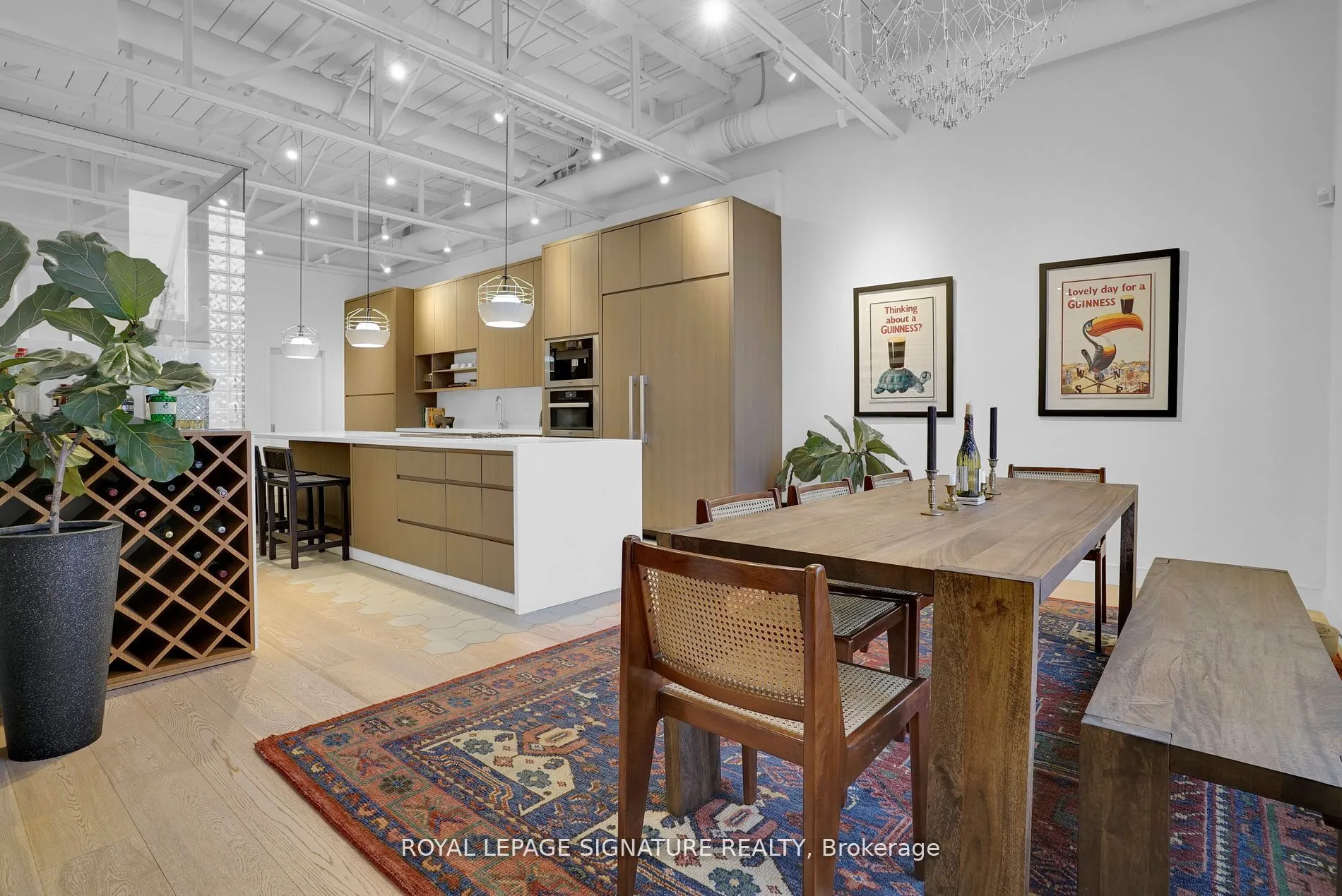 676 Richmond Street W, #209
