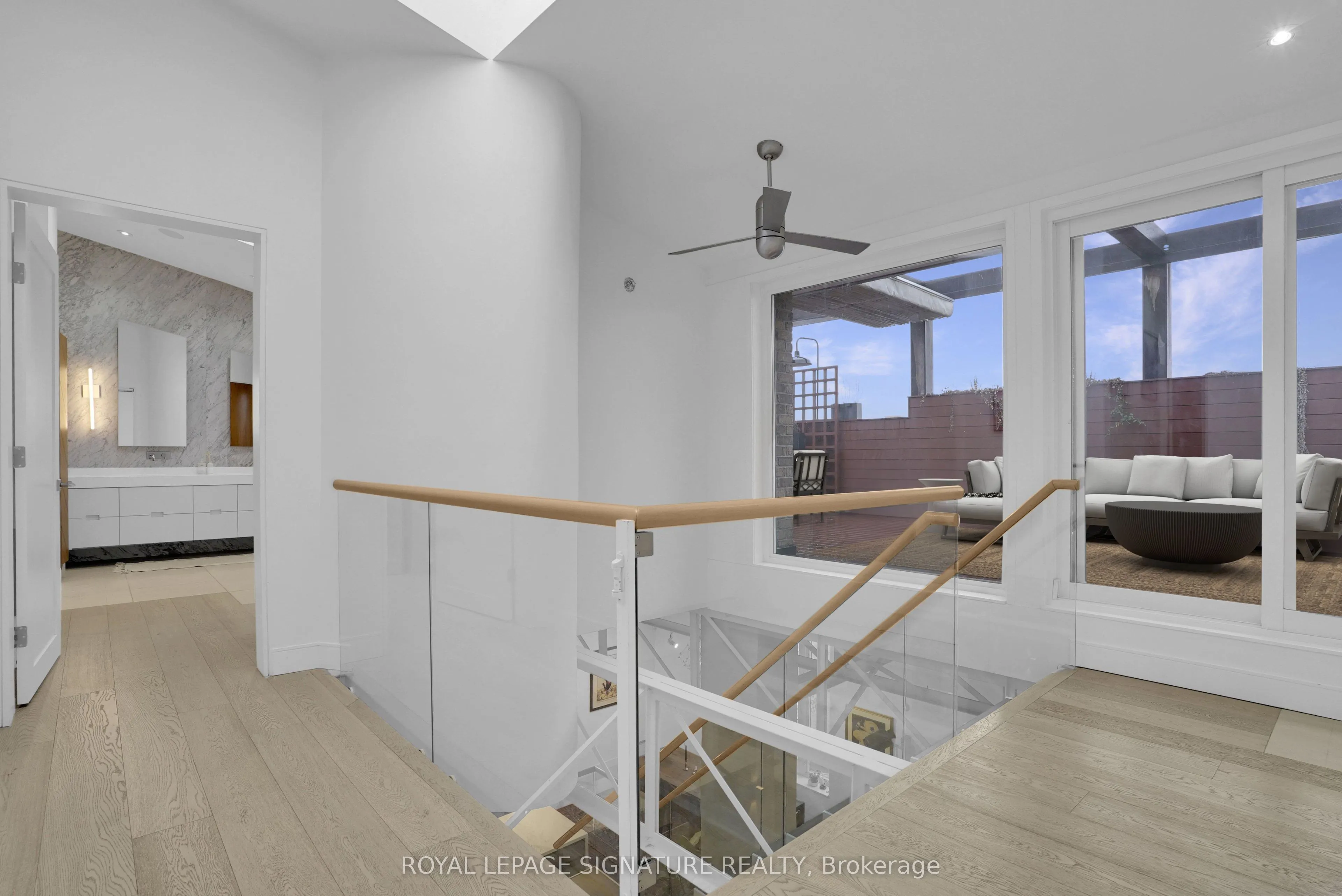 676 Richmond Street W, #209