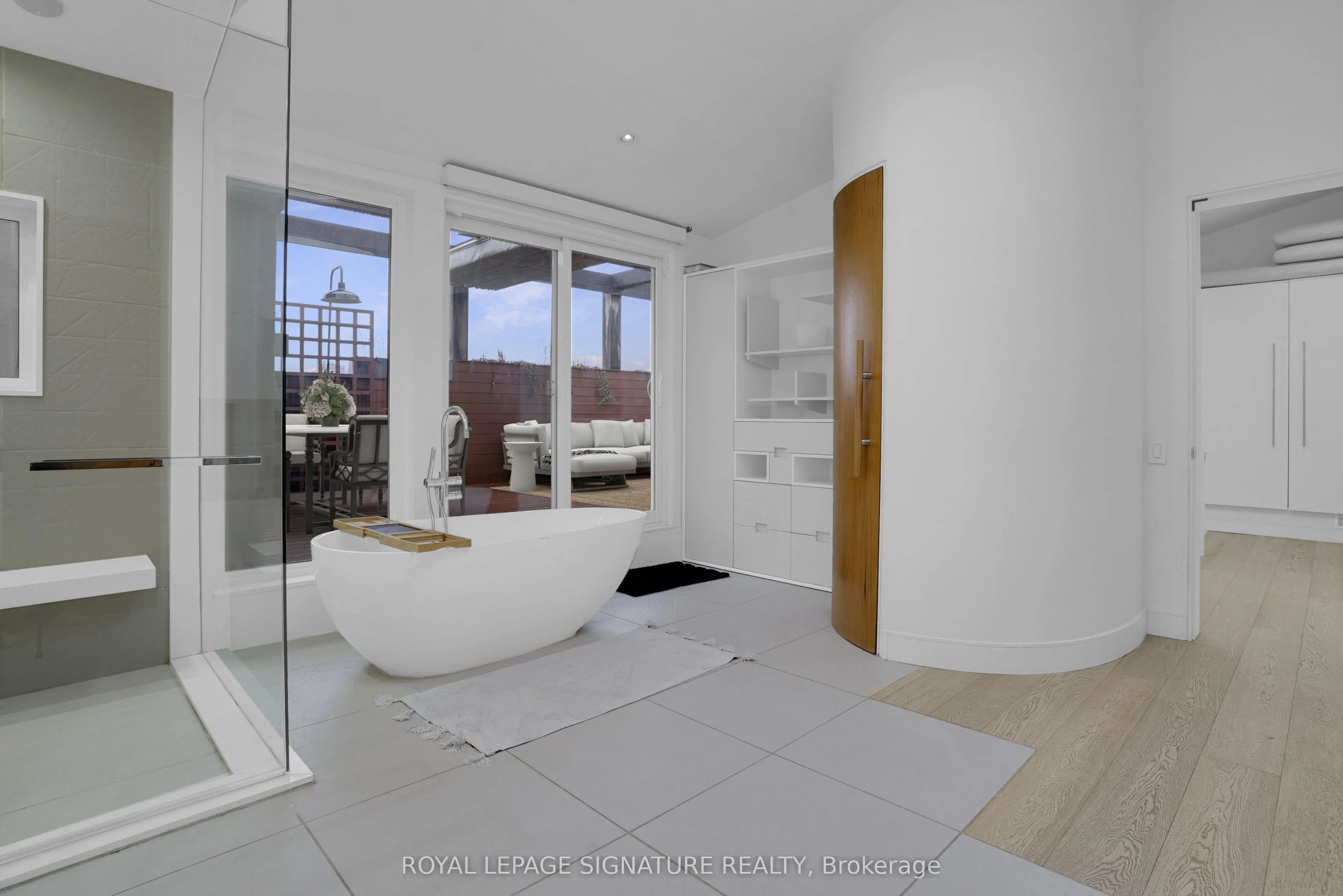 676 Richmond Street W, #209