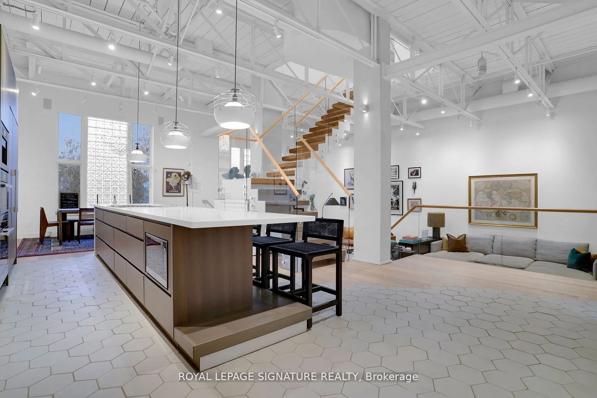 676 Richmond Street W, #209