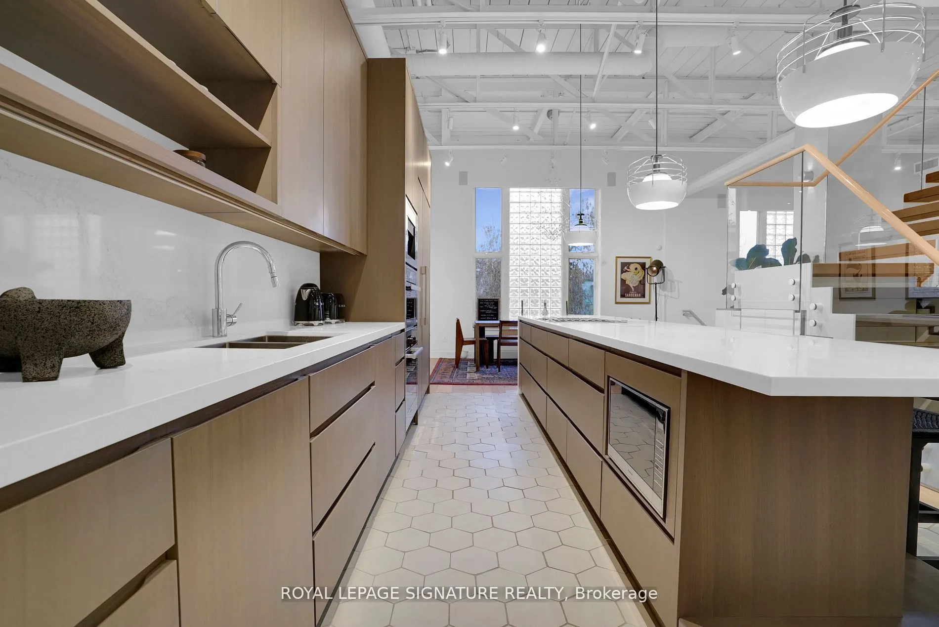 676 Richmond Street W, #209