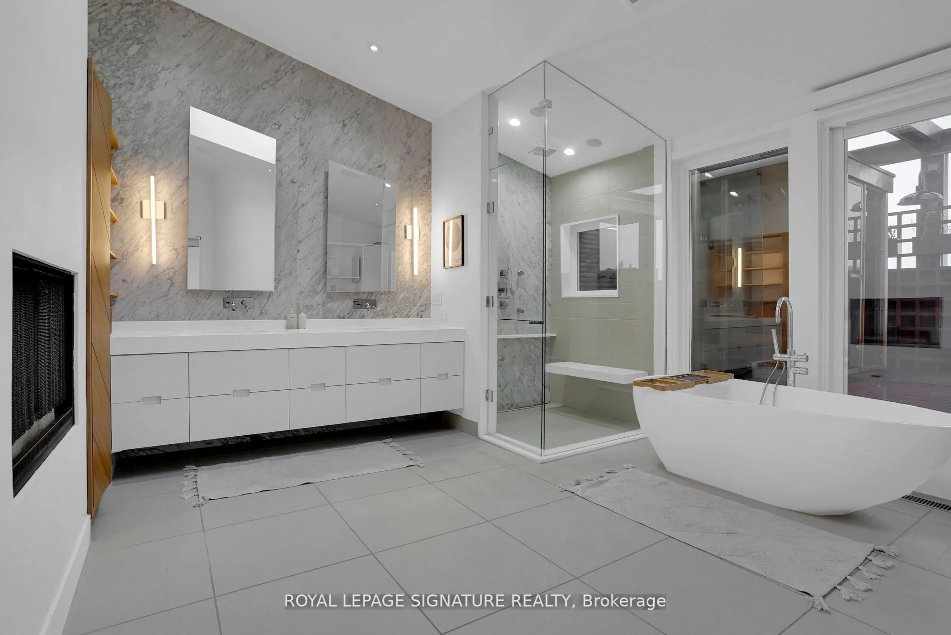 676 Richmond Street W, #209