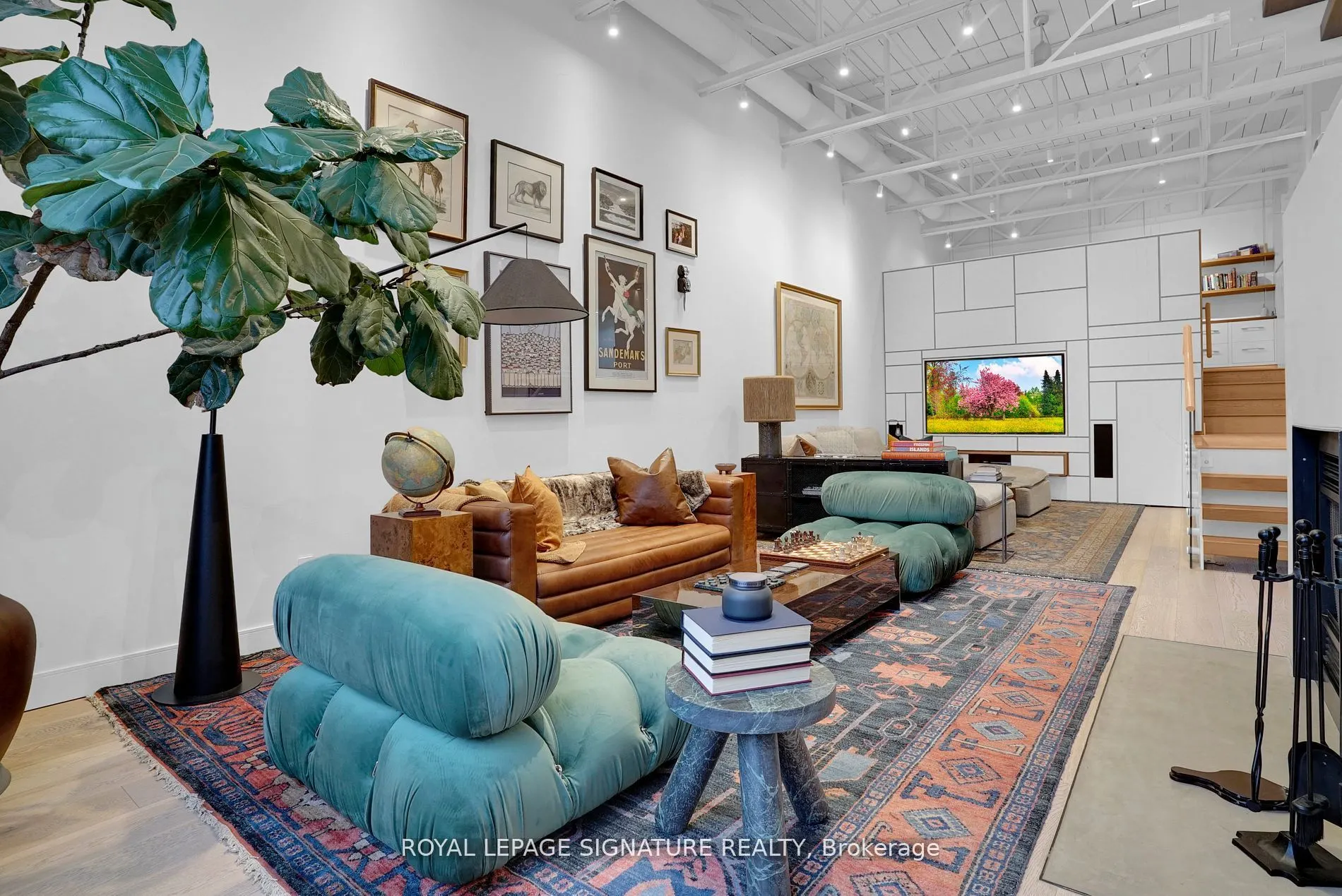 676 Richmond Street W, #209