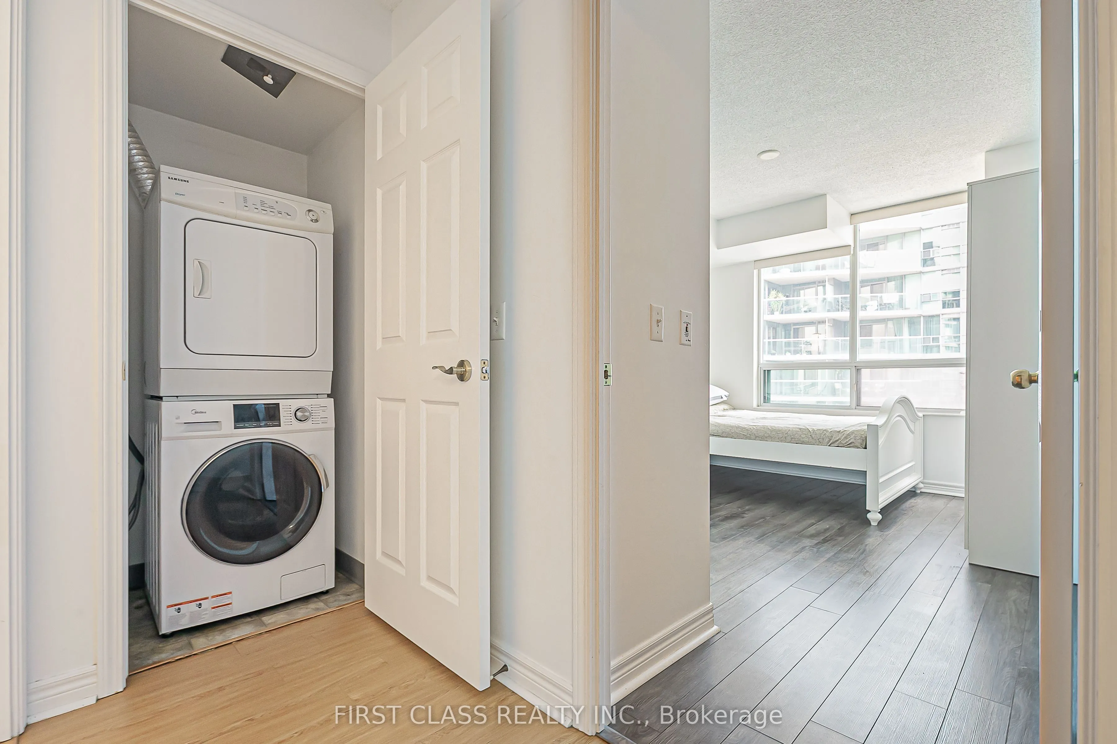 51 Lower Simcoe Street, #1202