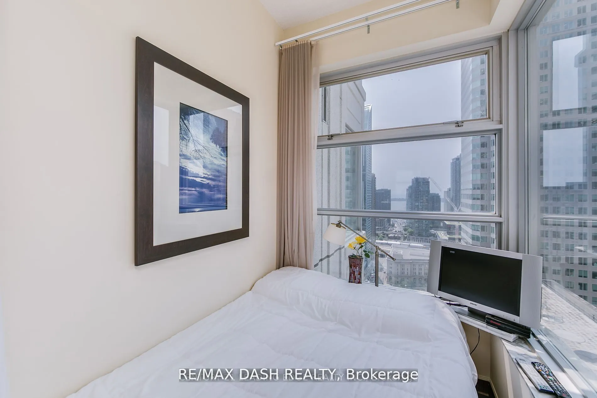 1 King Street W, #2411