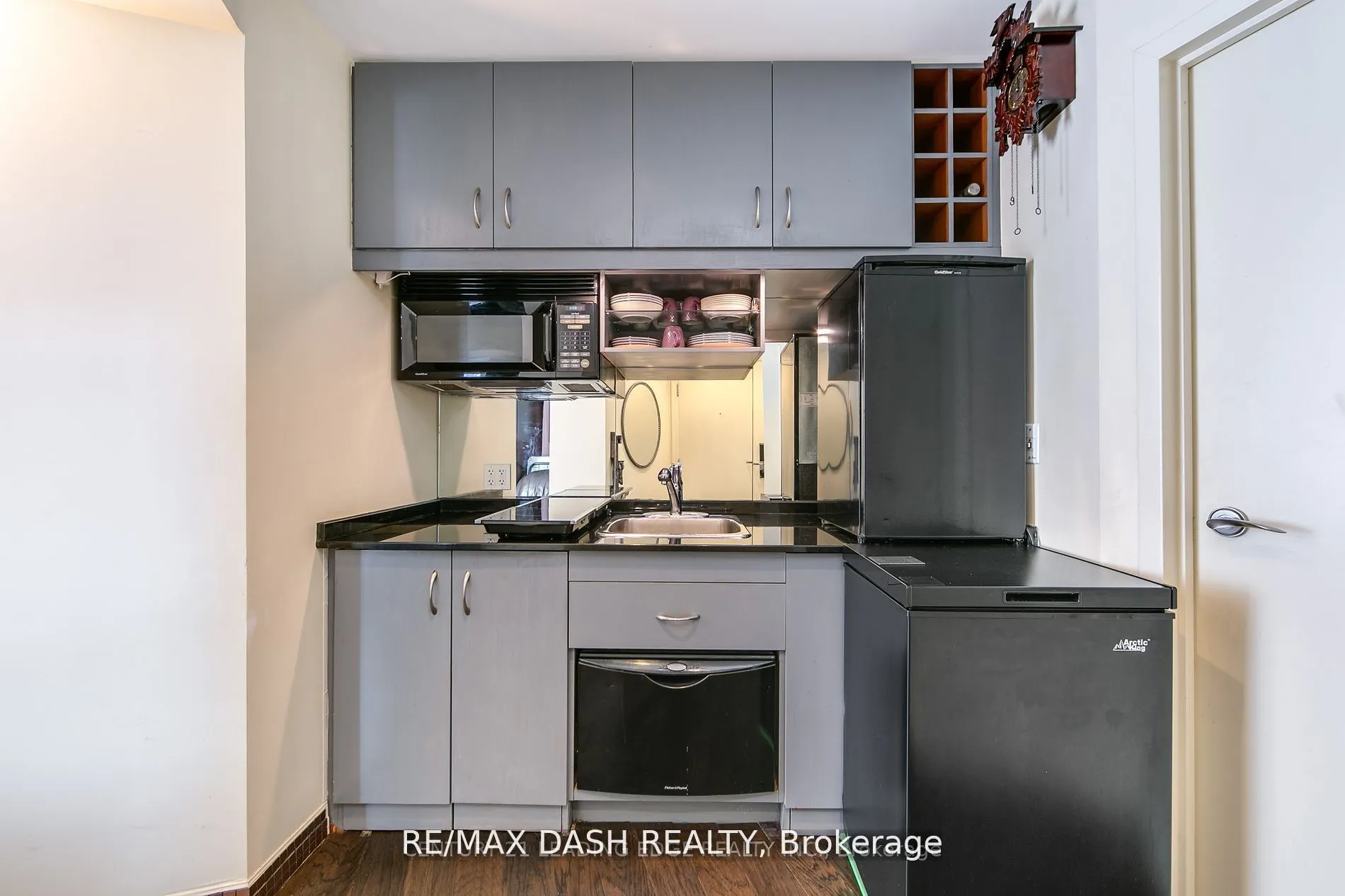1 King Street W, #2411