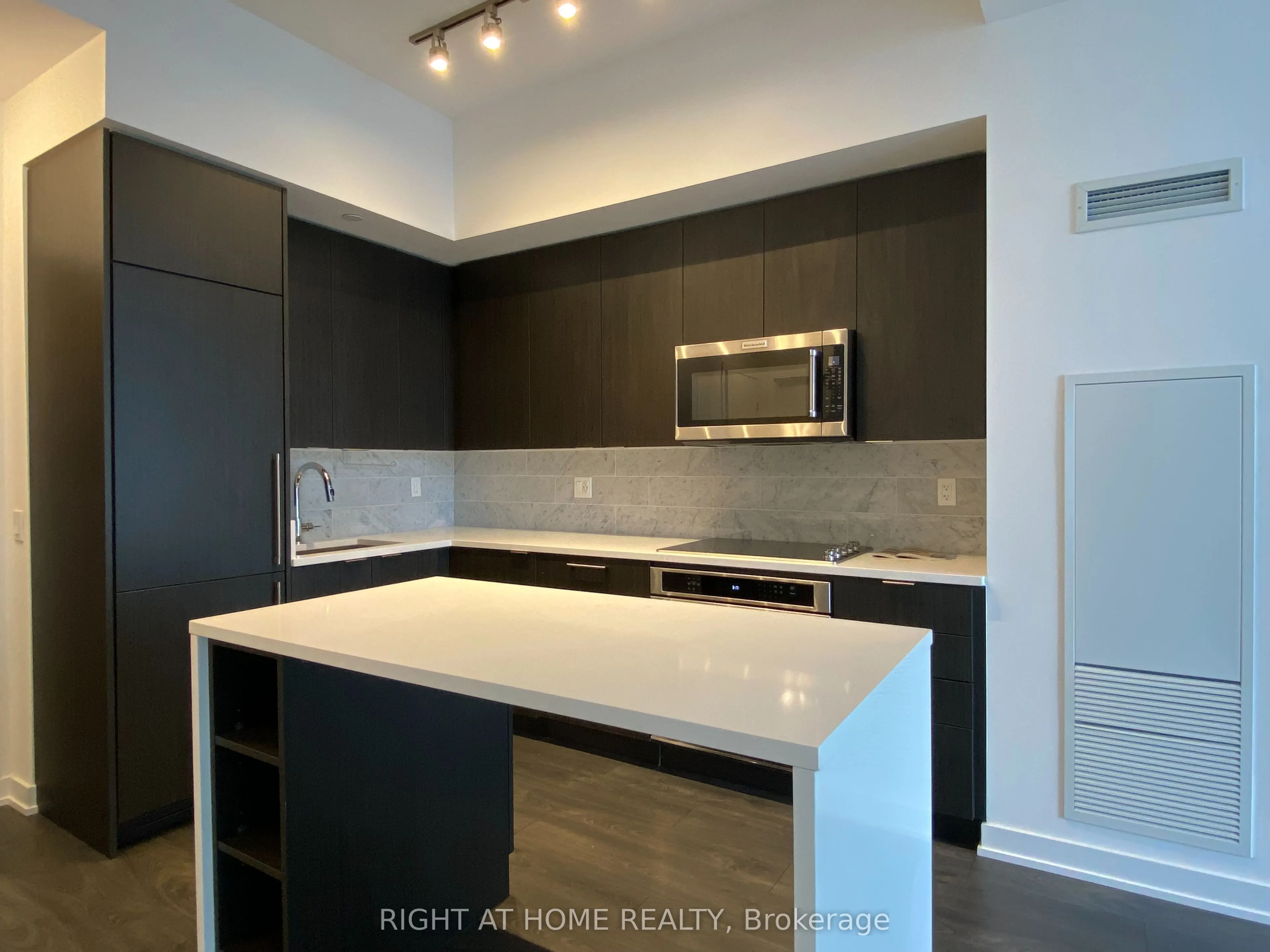 38 Iannuzzi Street, #2309