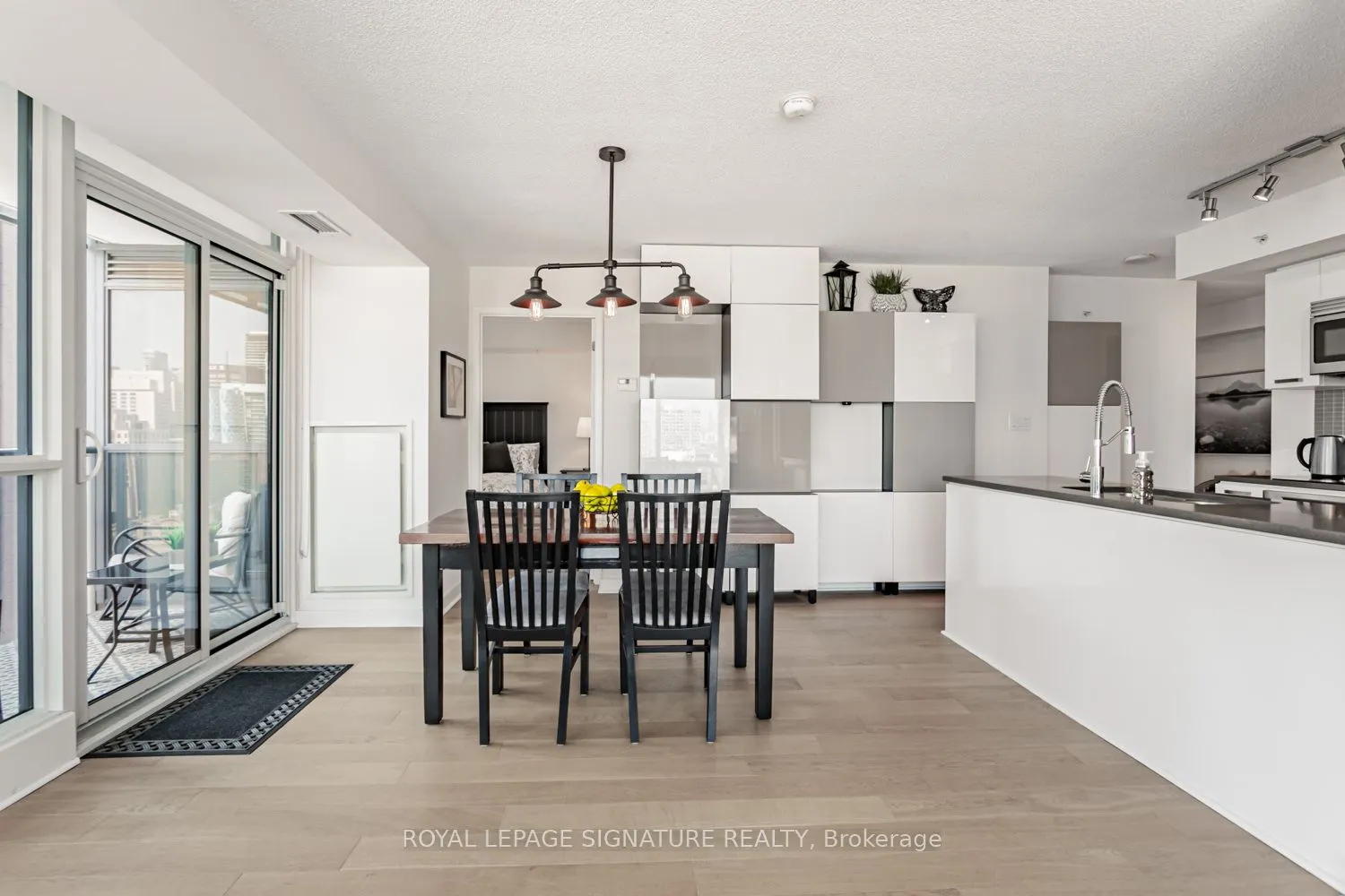 295 Adelaide Street W, #1804