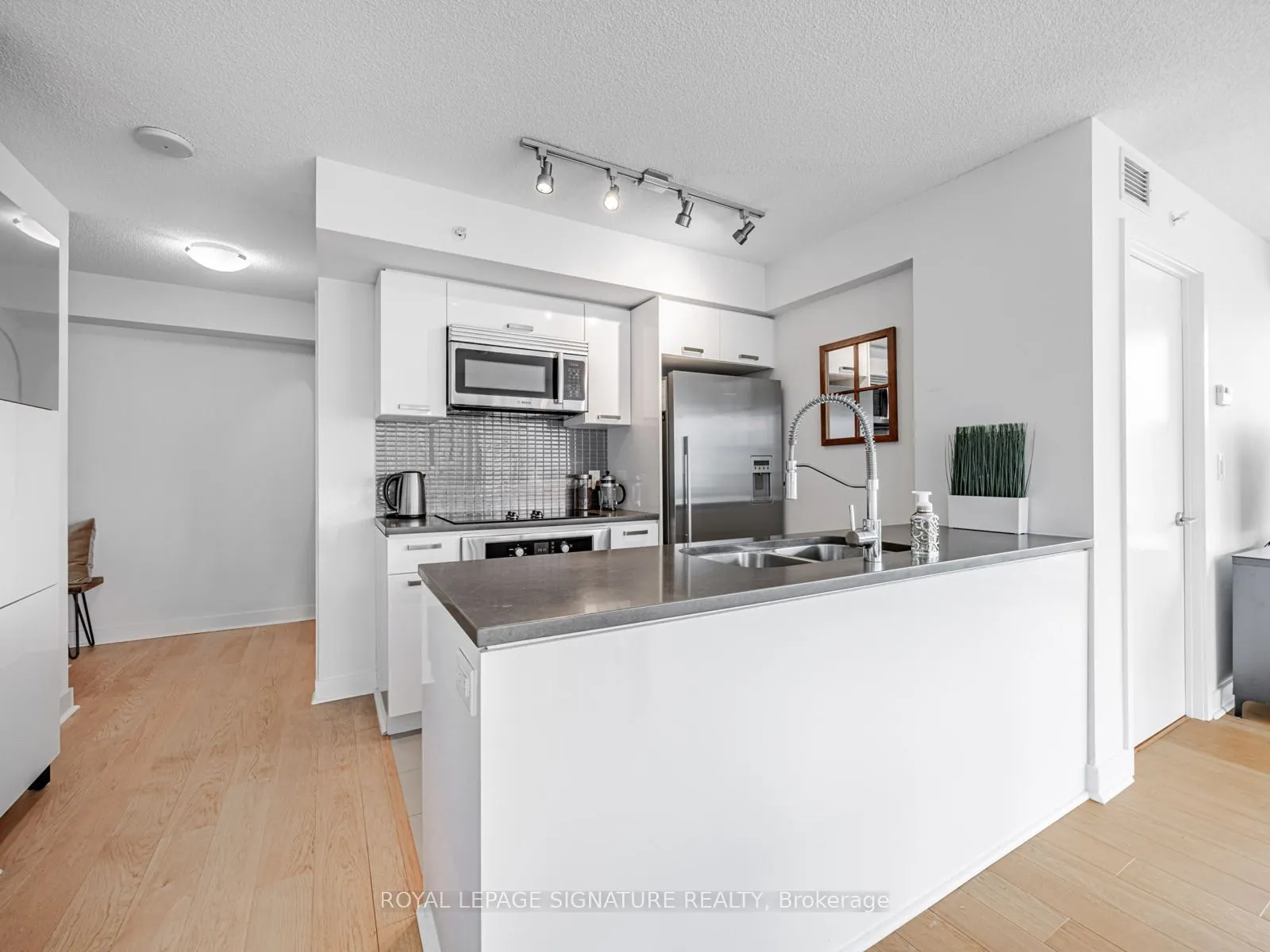 295 Adelaide Street W, #1804