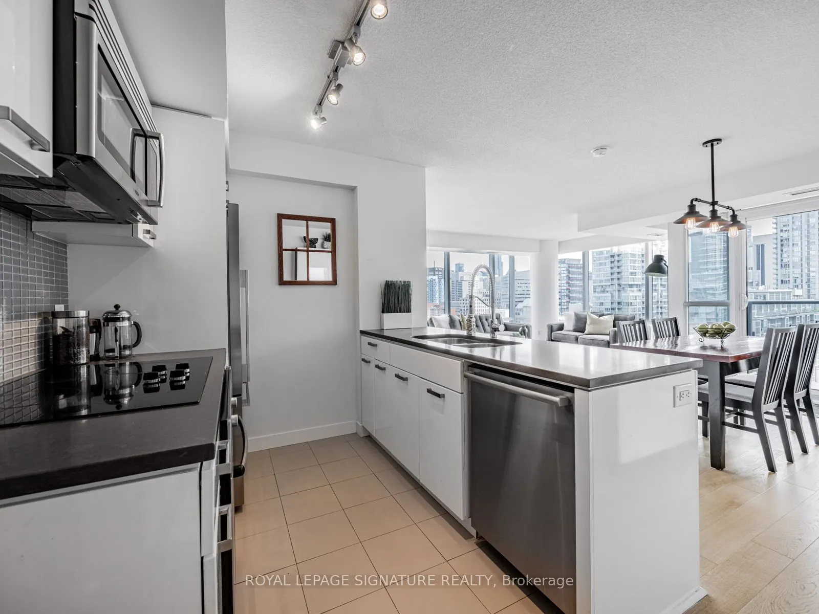 295 Adelaide Street W, #1804