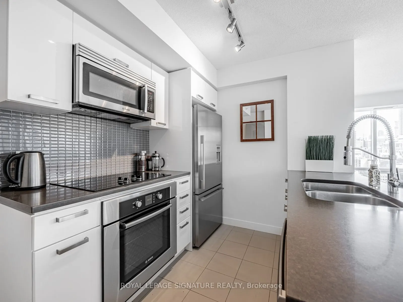 295 Adelaide Street W, #1804