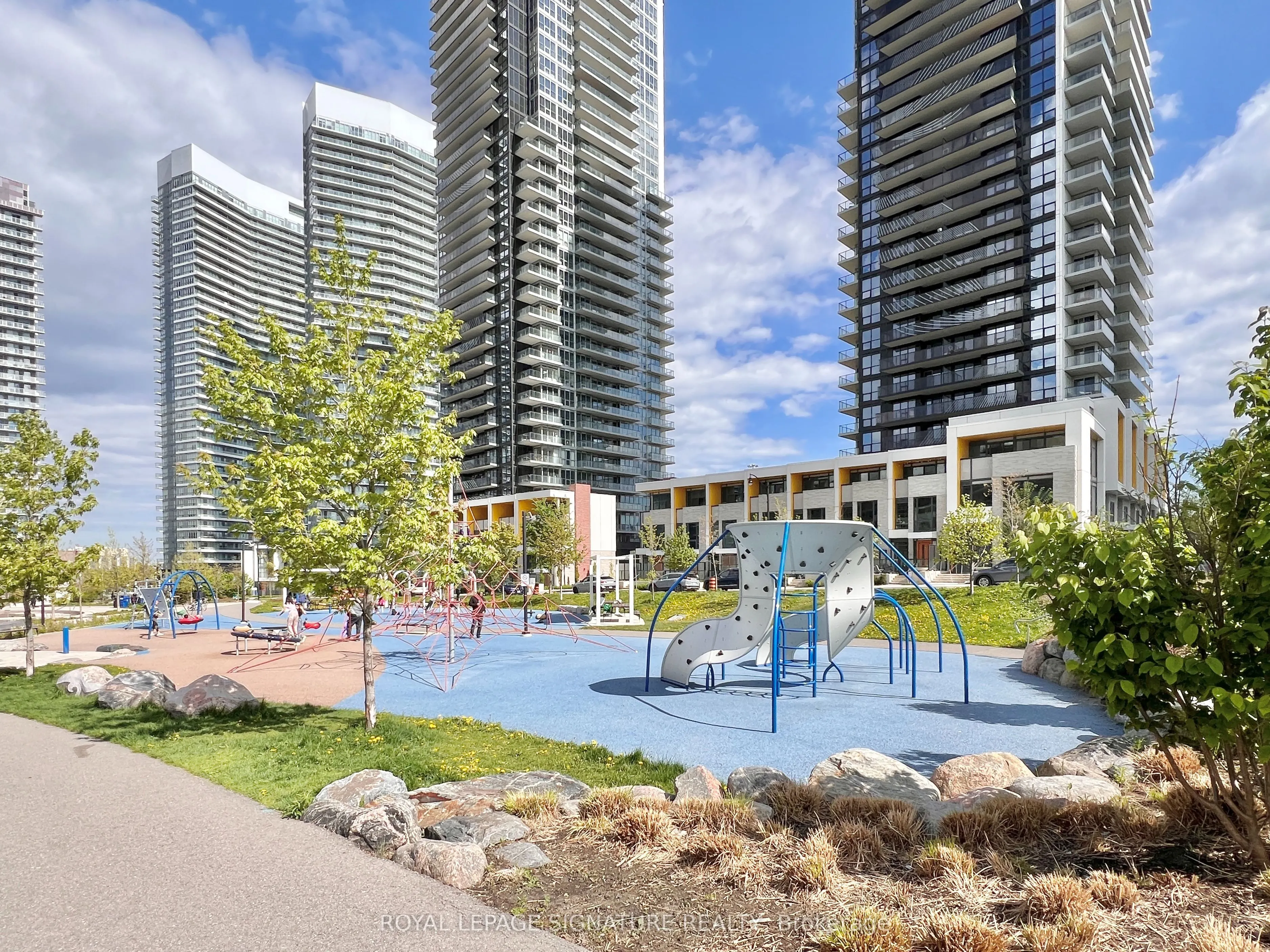 27 Mcmahon Drive, #305
