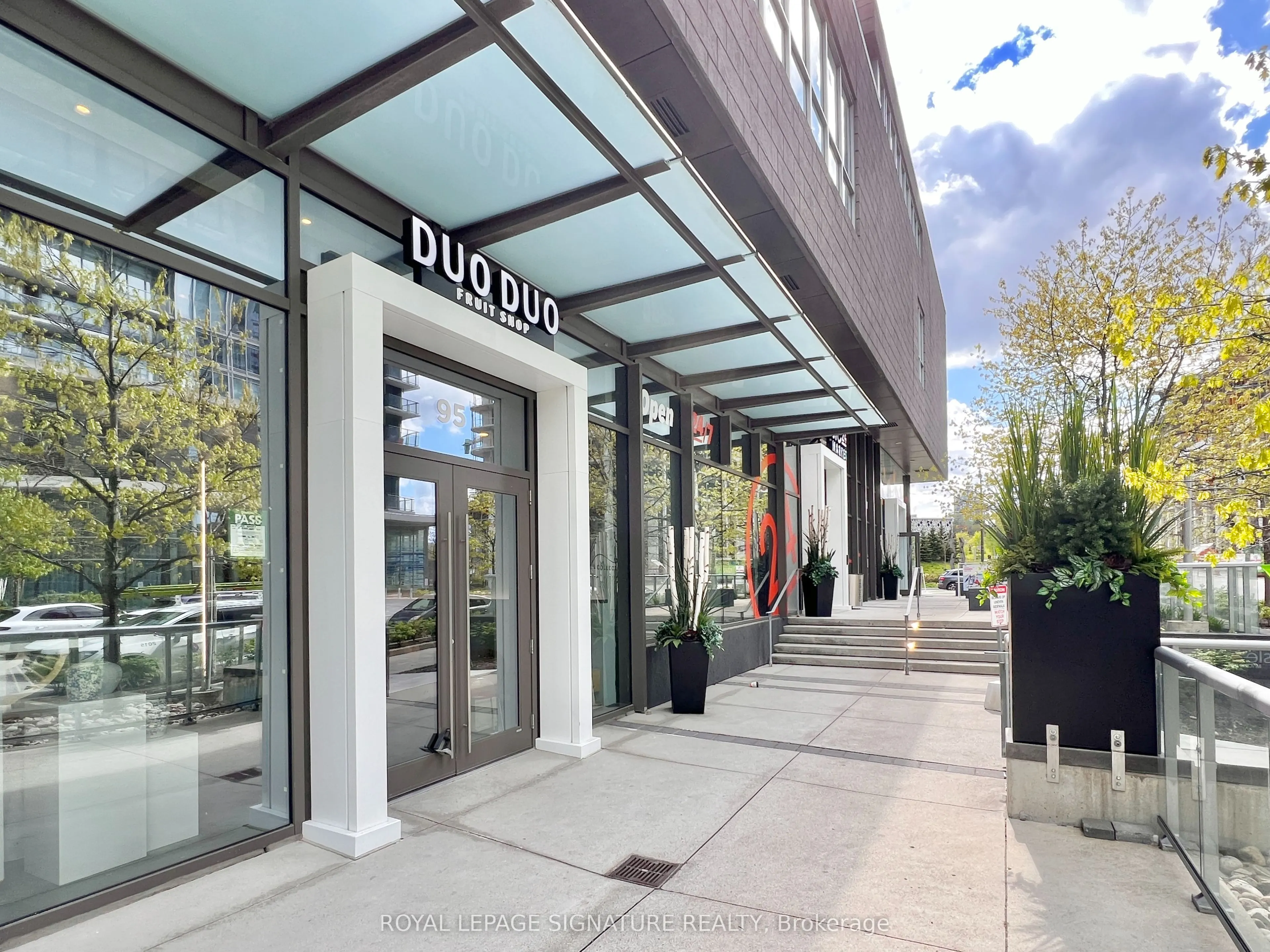 27 Mcmahon Drive, #305