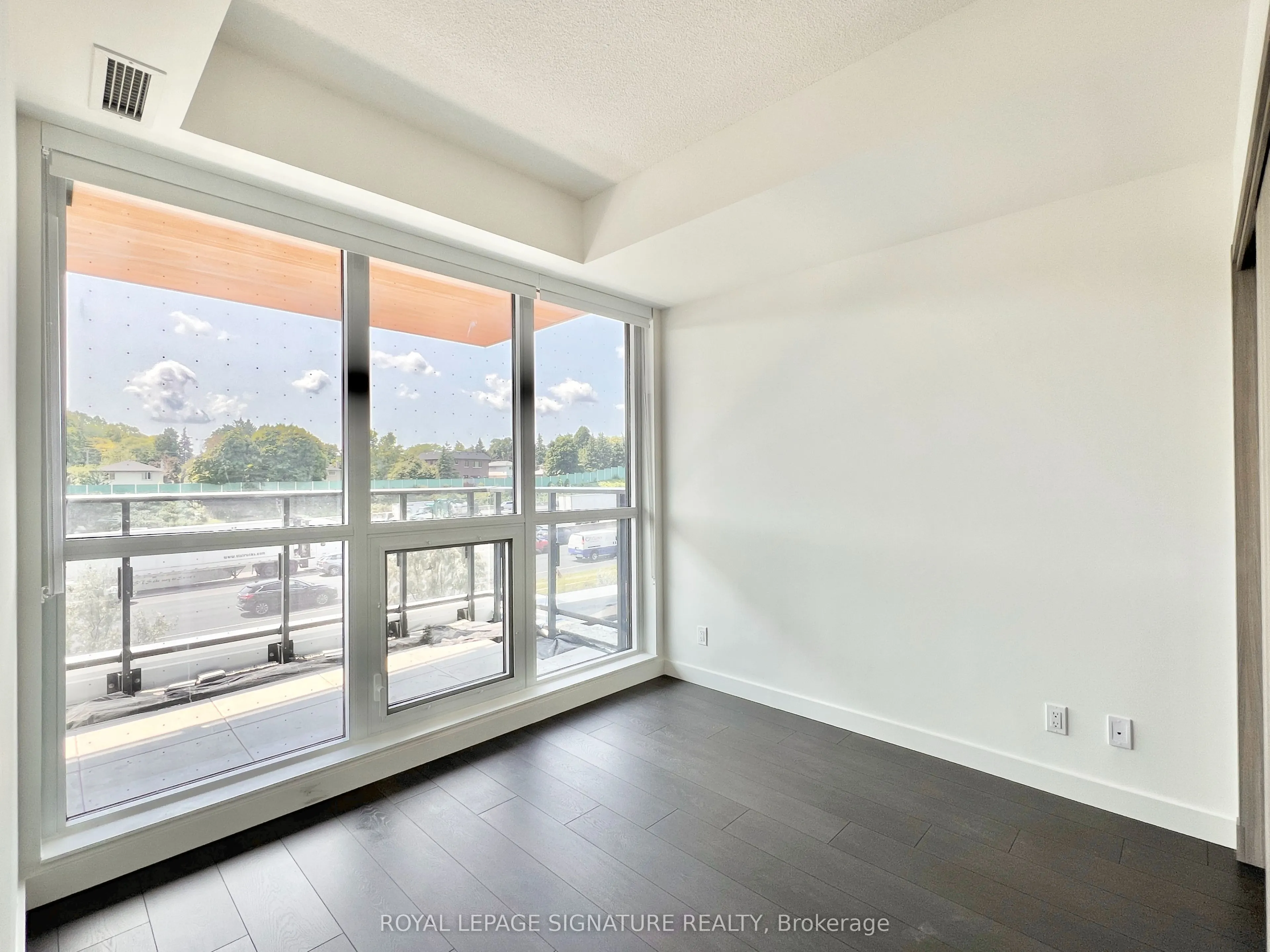 27 Mcmahon Drive, #305