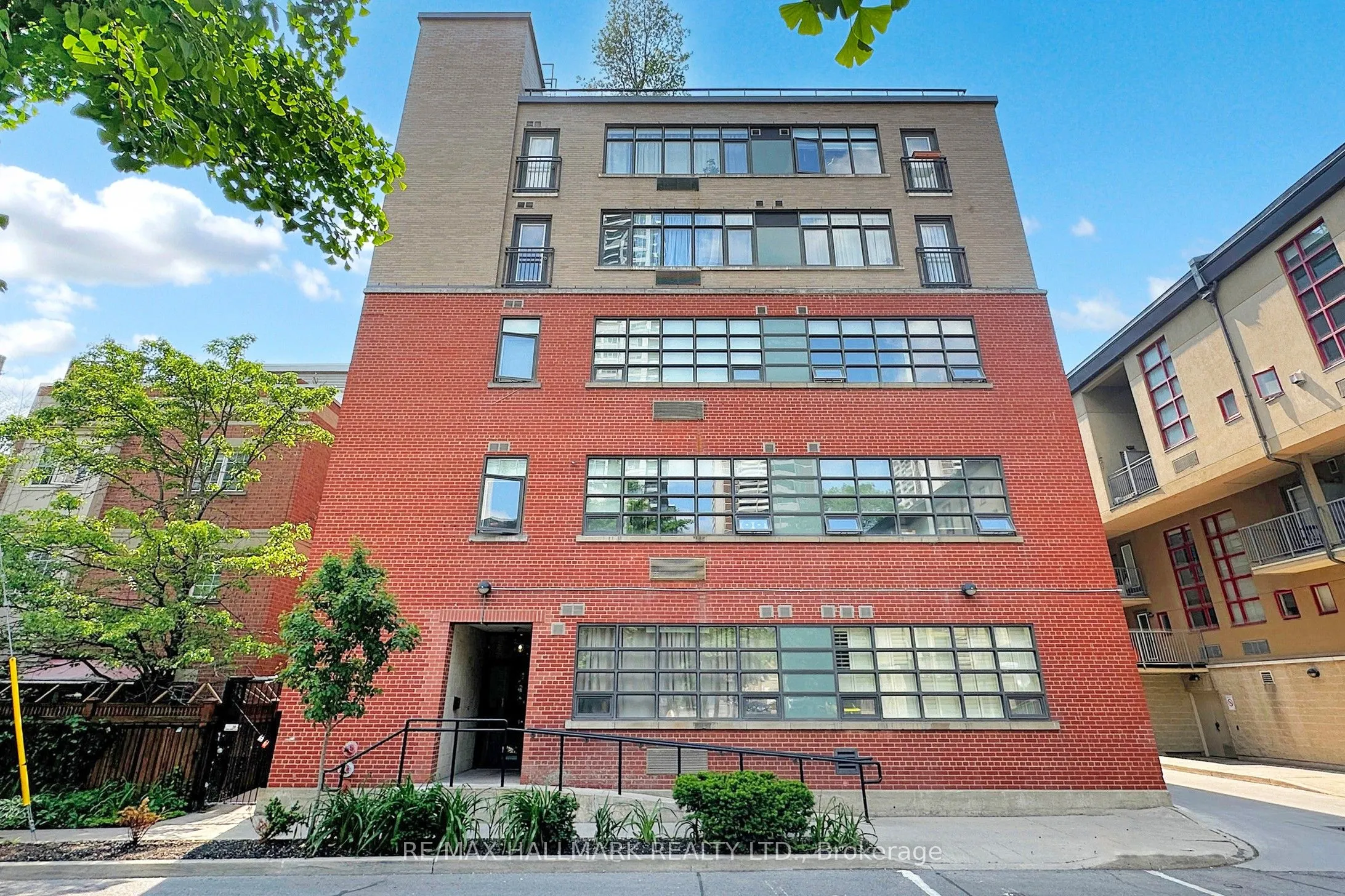 10 Wellesley Place, #206