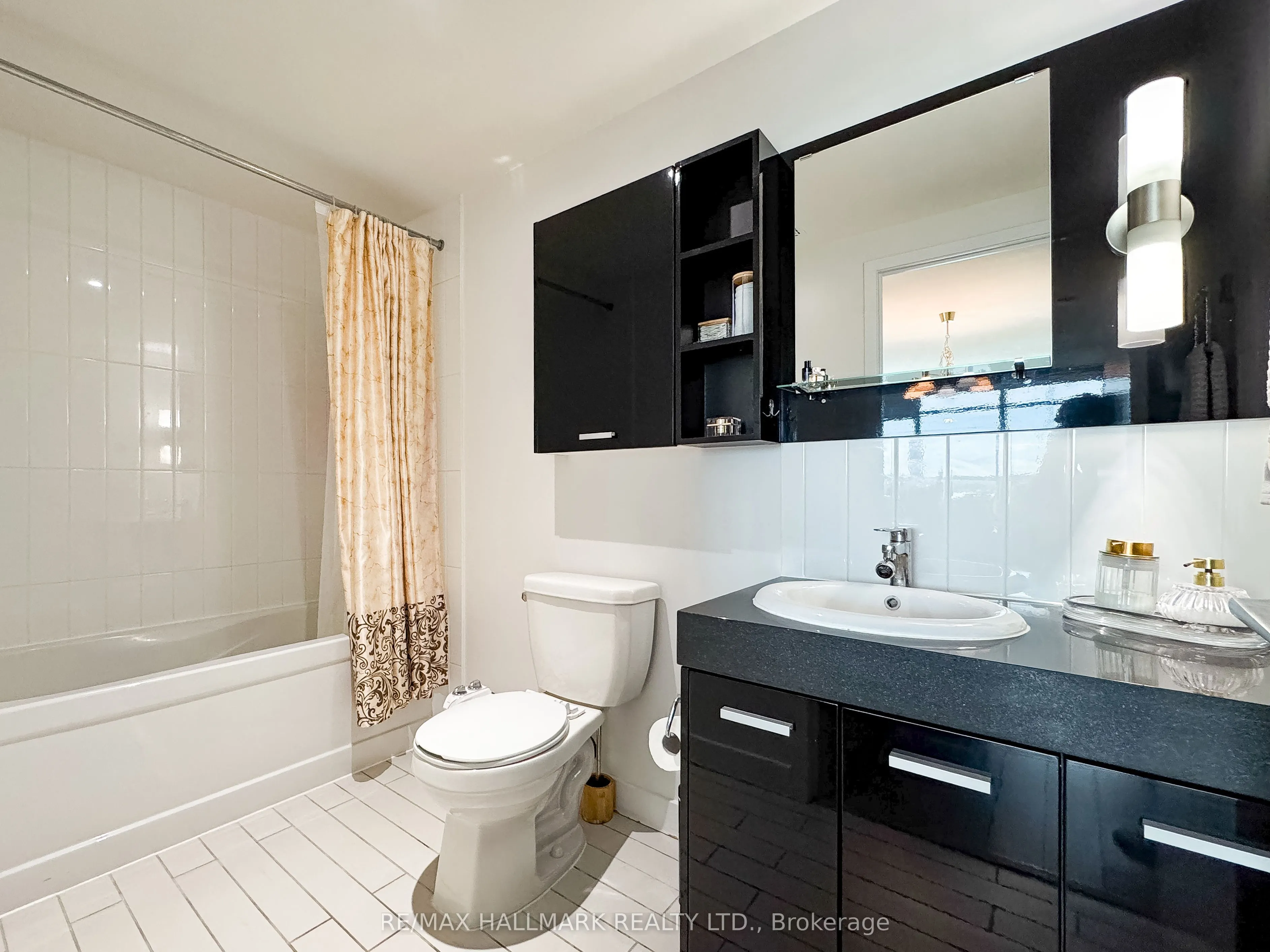 15 Singer Court, #Ph06