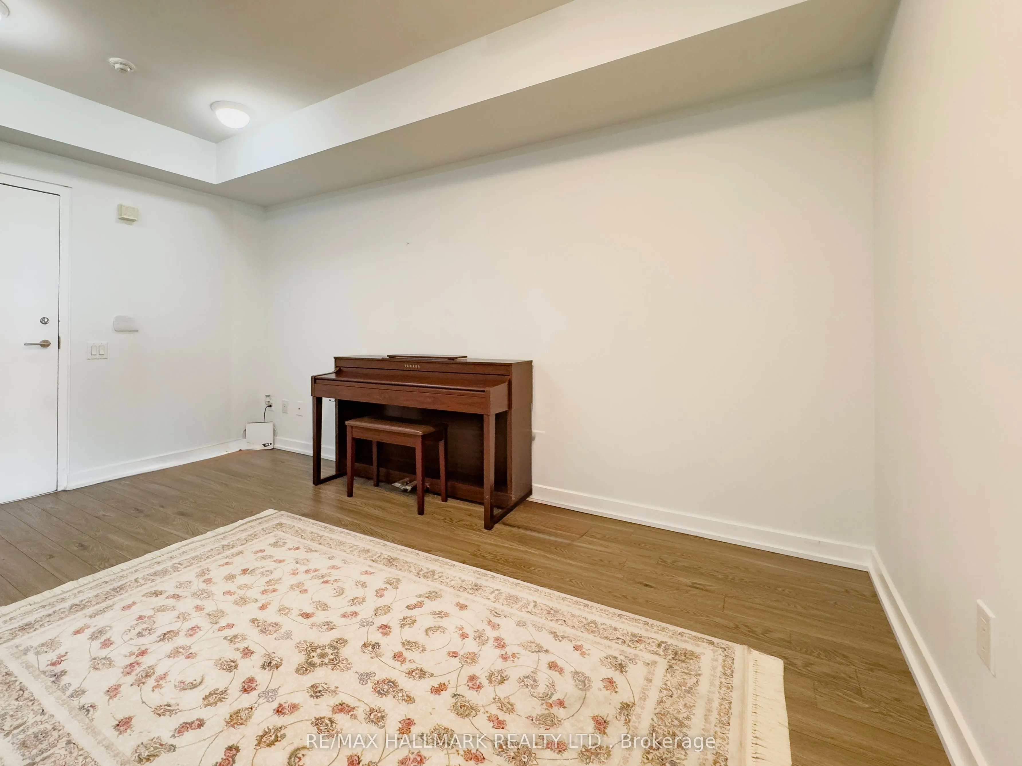 15 Singer Court, #Ph06