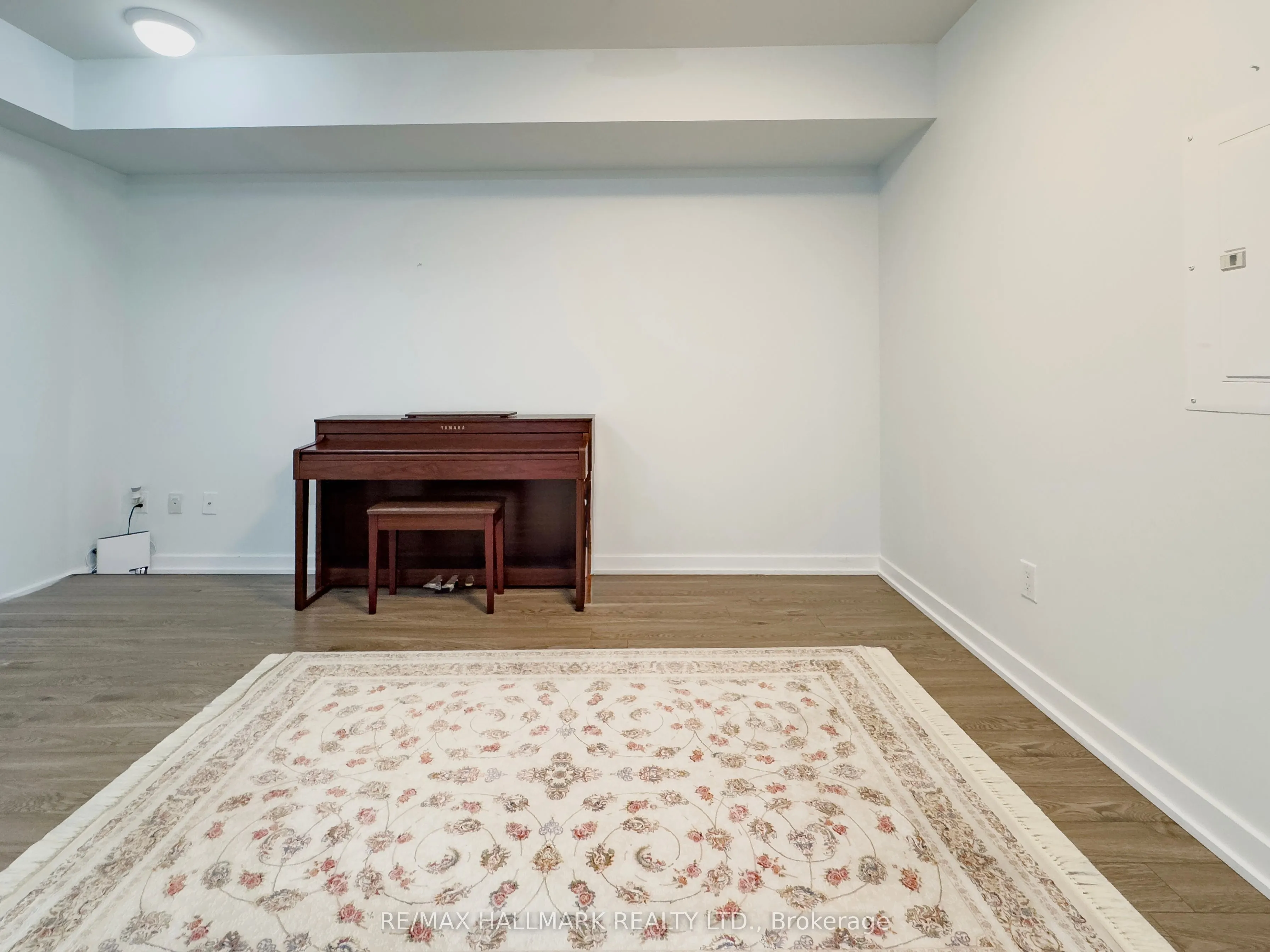 15 Singer Court, #Ph06