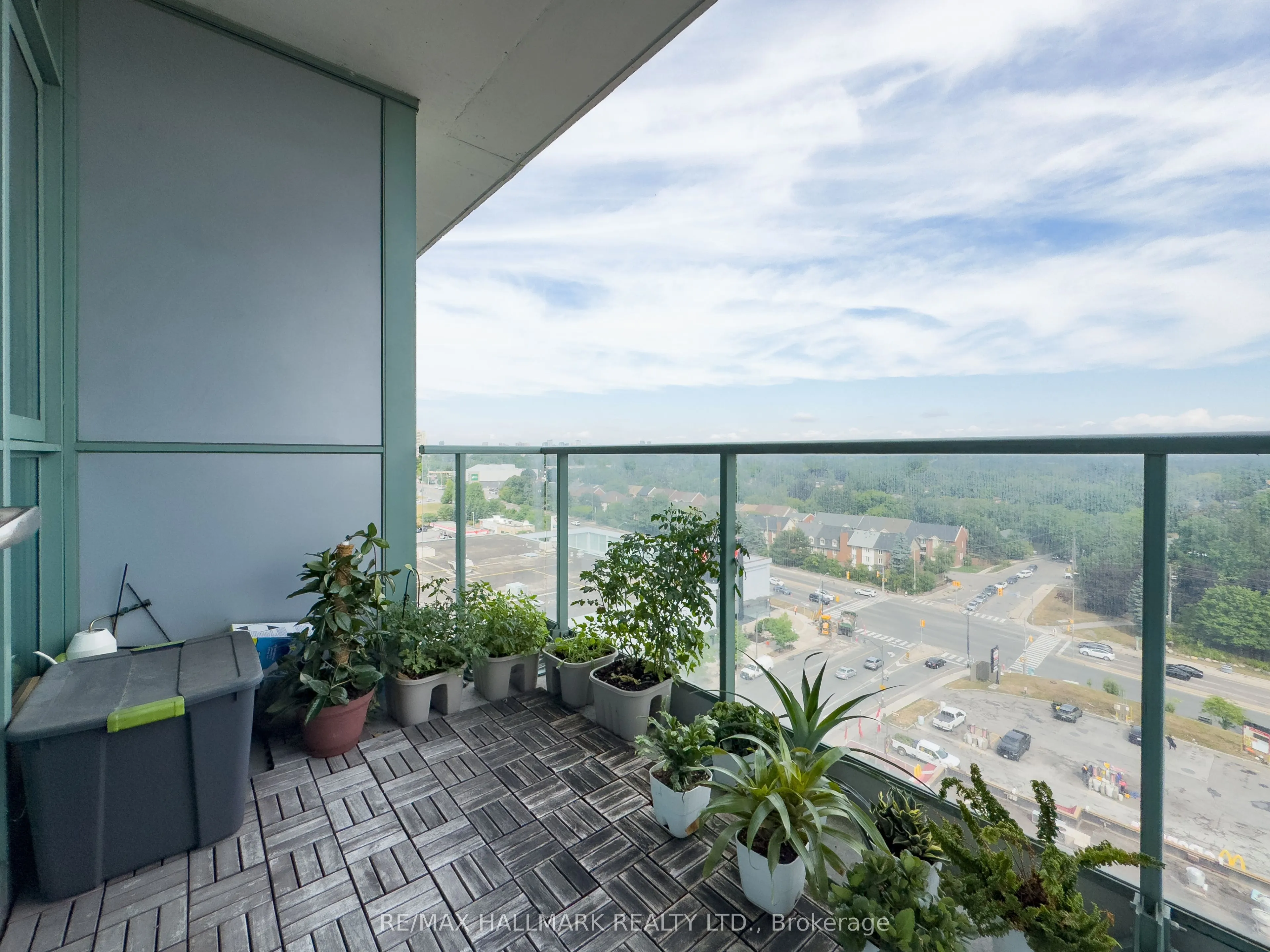 15 Singer Court, #Ph06