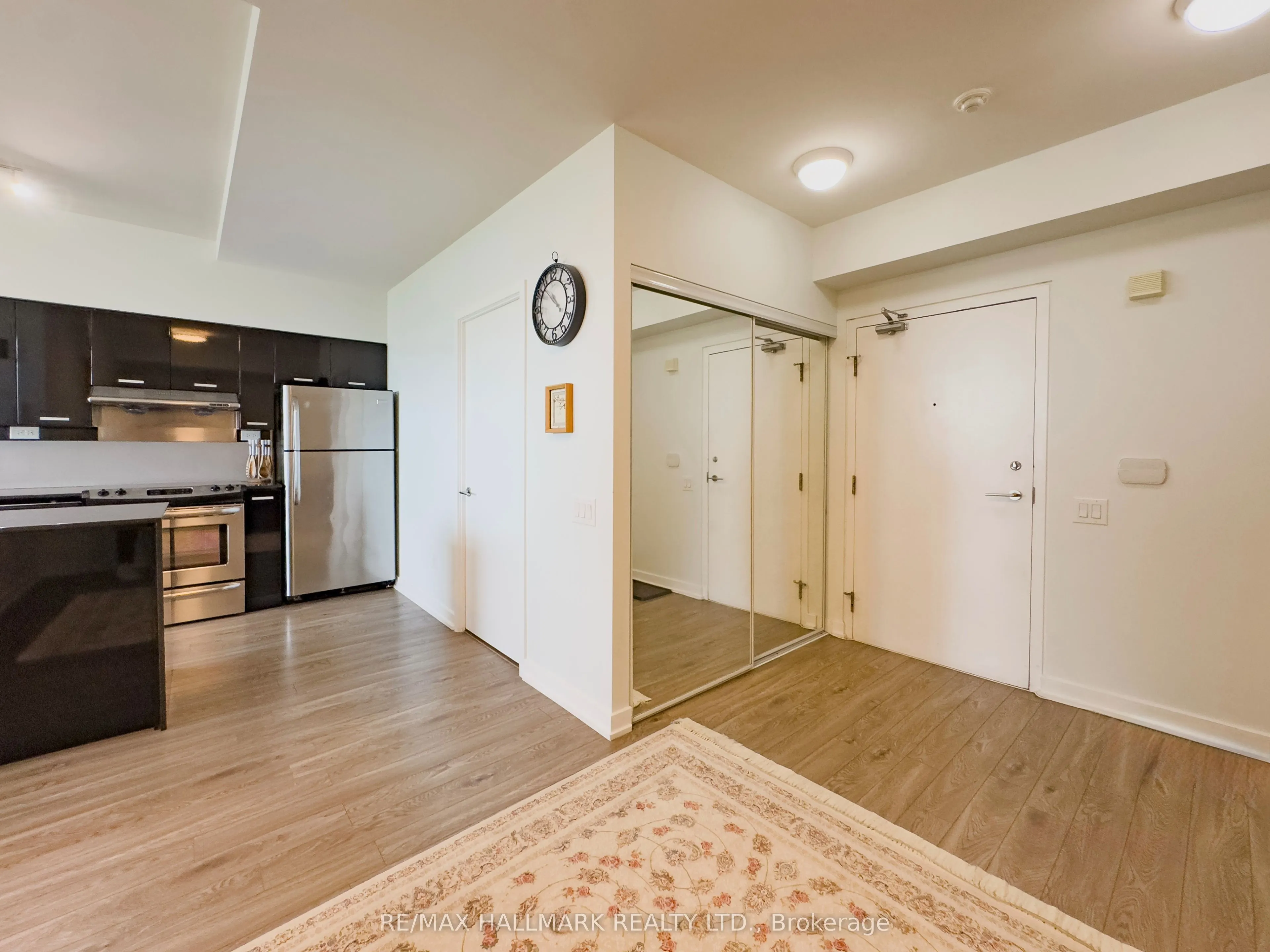 15 Singer Court, #Ph06