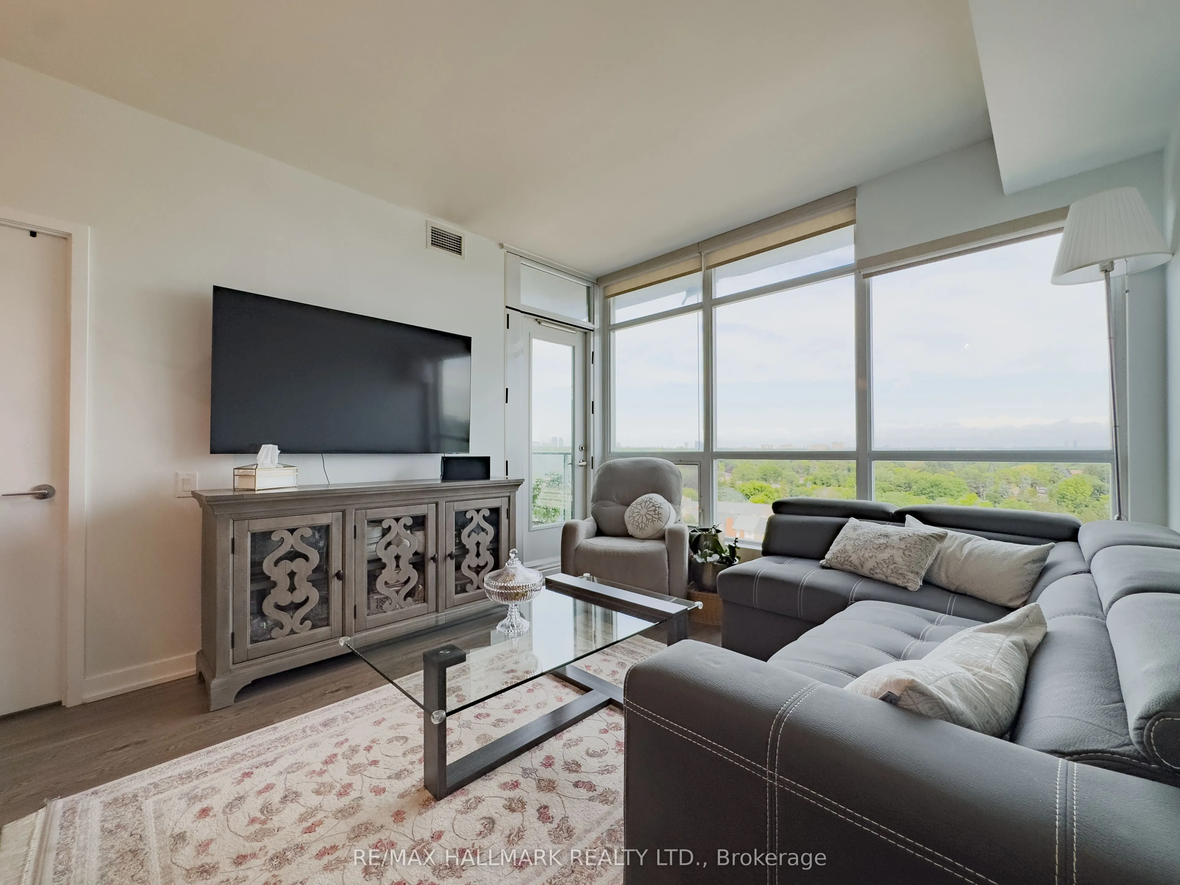 15 Singer Court, #Ph06