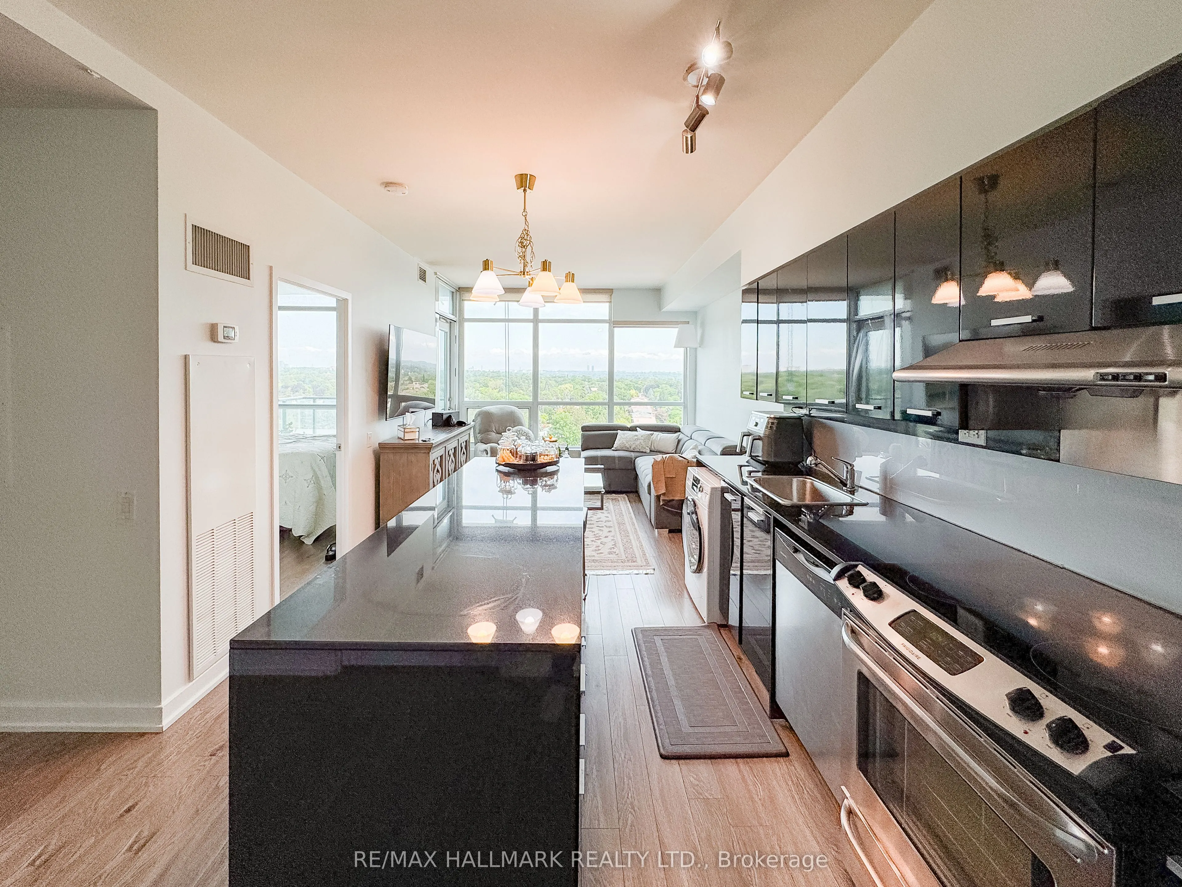 15 Singer Court, #Ph06