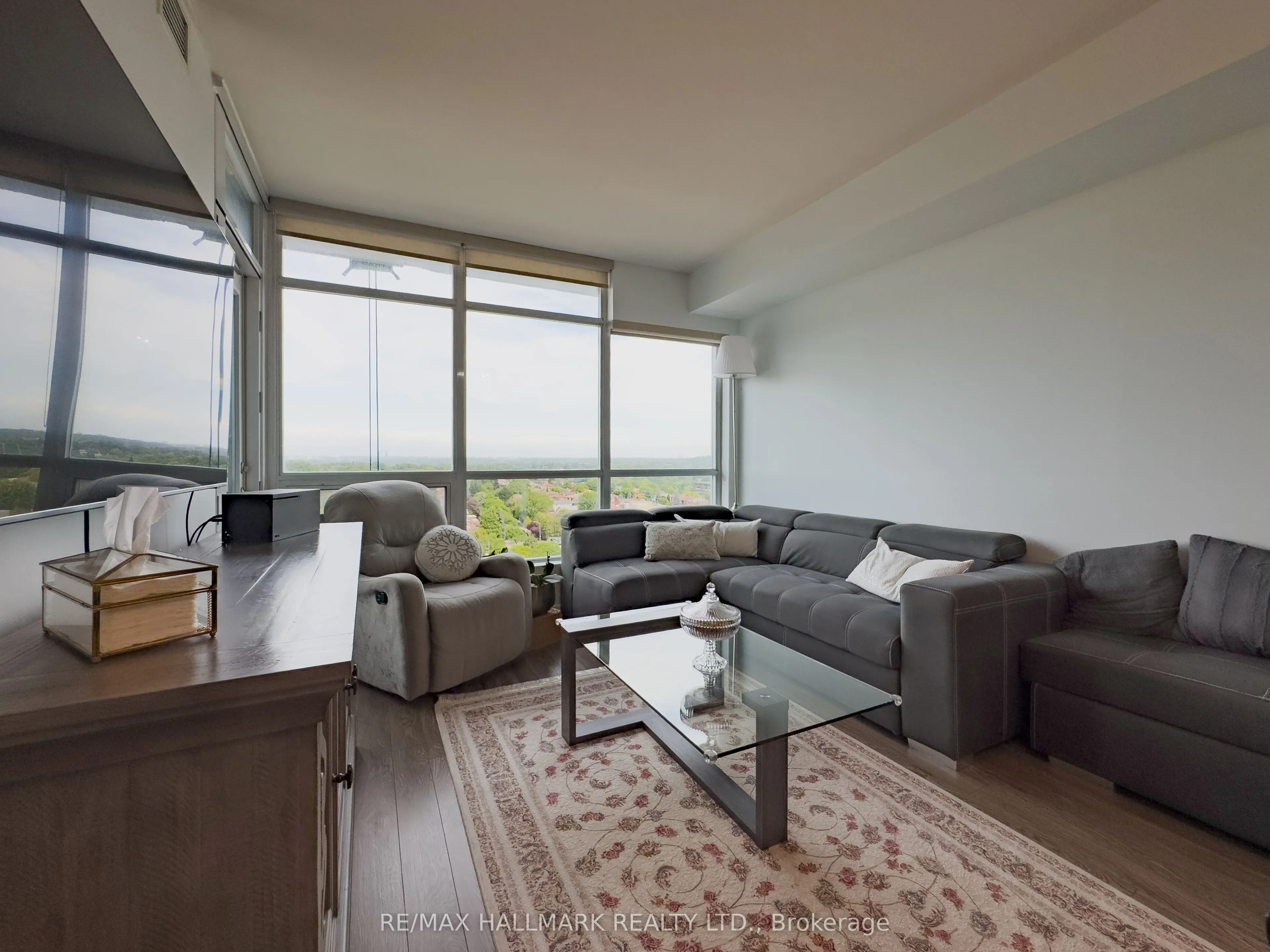 15 Singer Court, #Ph06