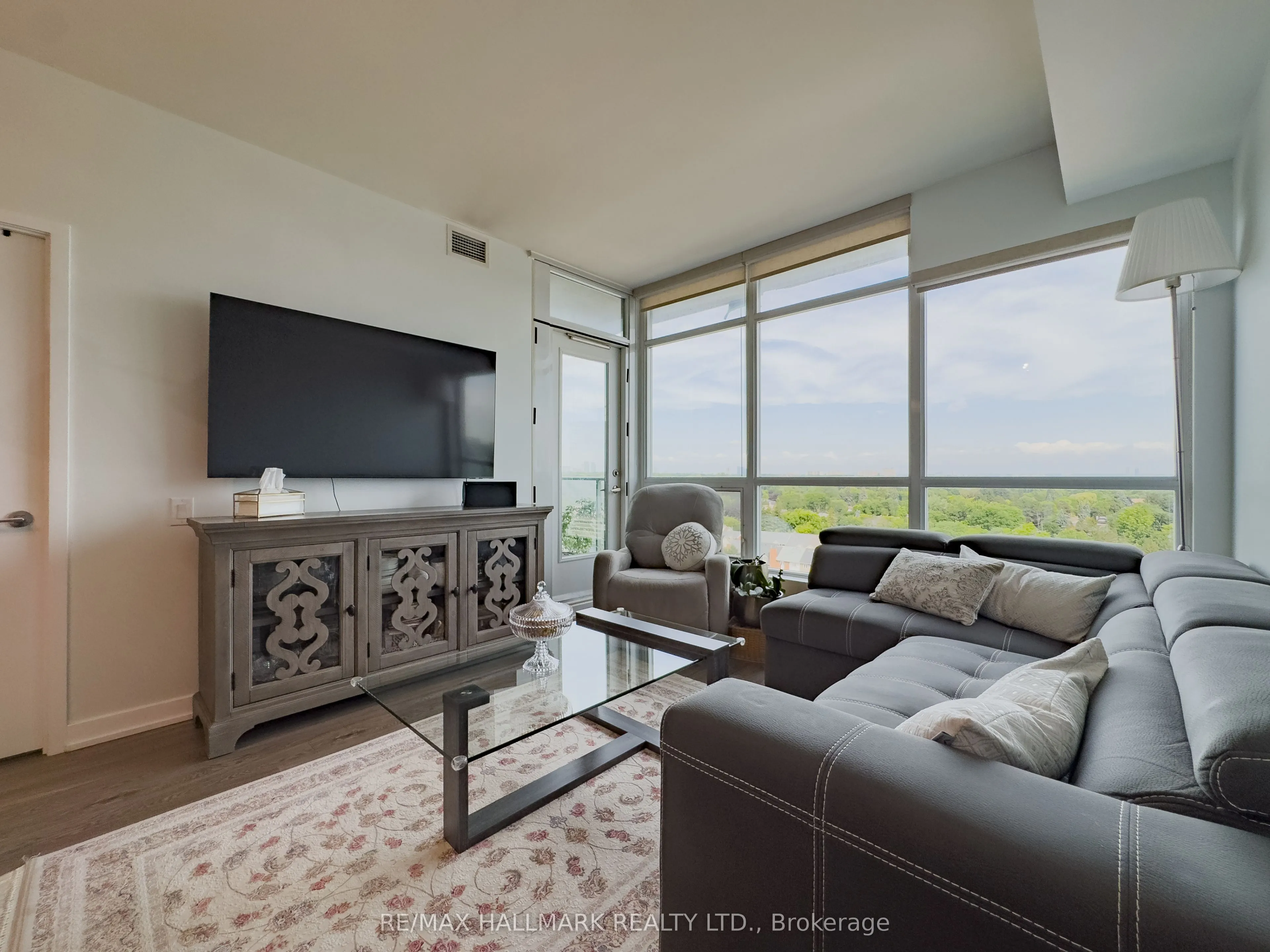 15 Singer Court, #Ph06