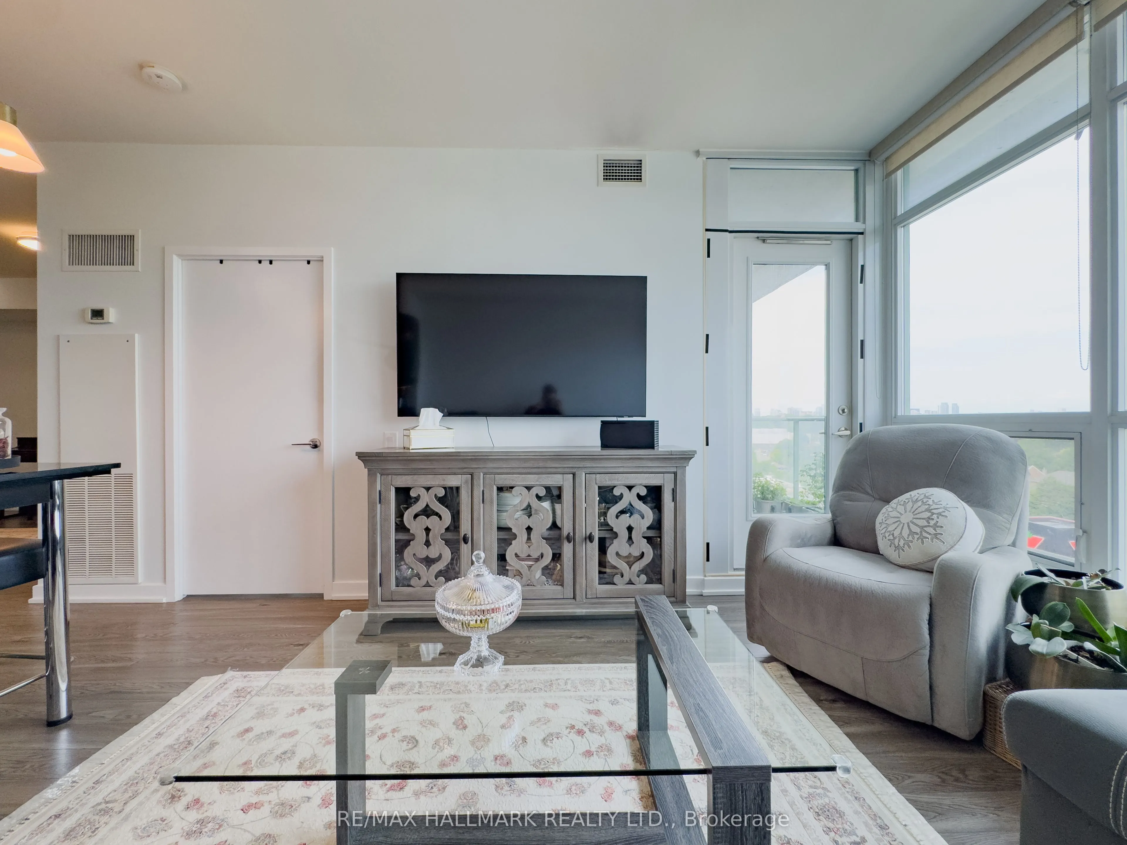 15 Singer Court, #Ph06