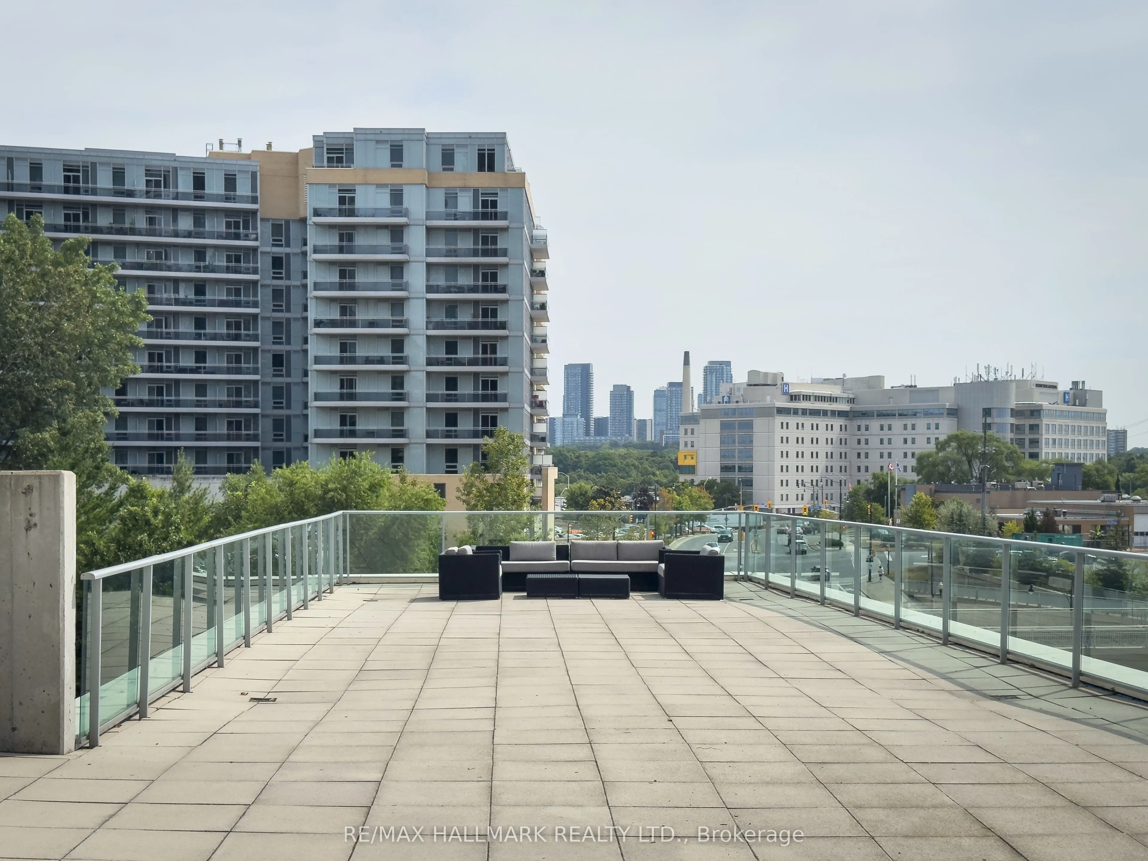 15 Singer Court, #Ph06
