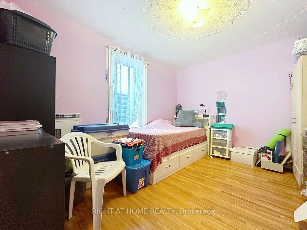 132 Bellwoods Avenue