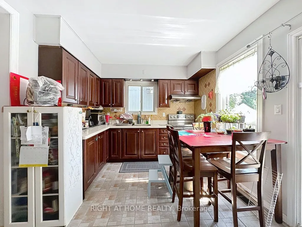 132 Bellwoods Avenue