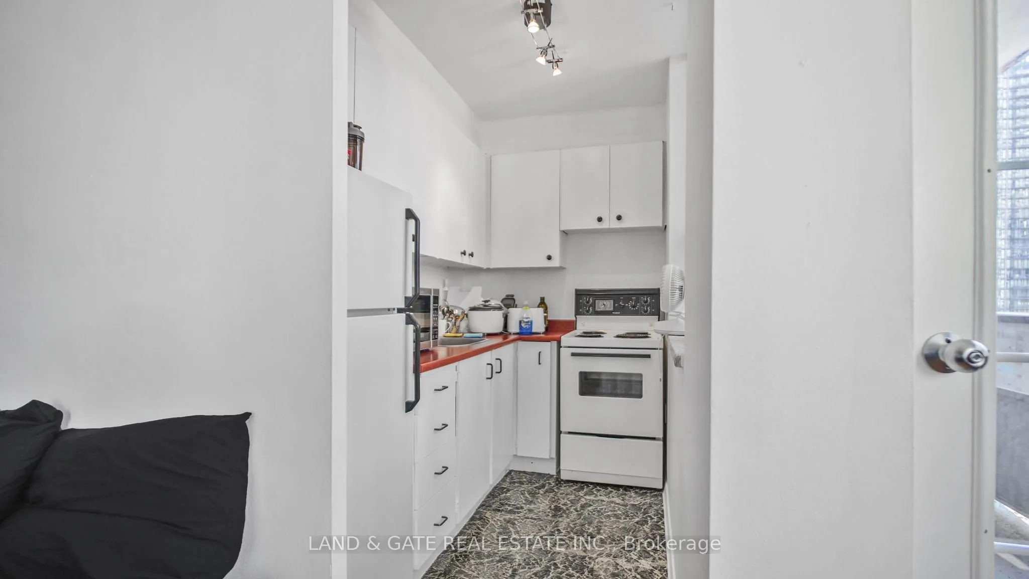 30 Gloucester Street, #1607