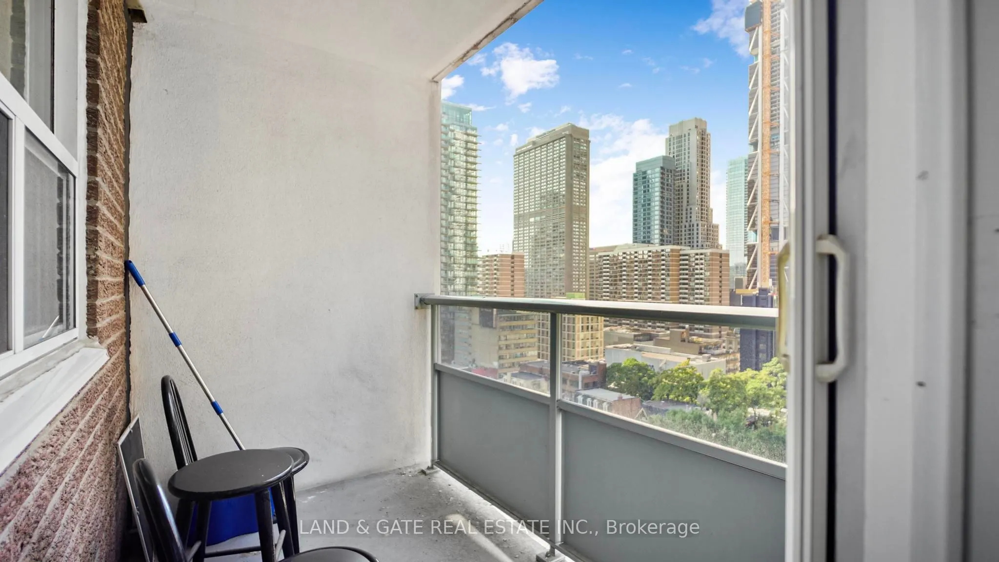 30 Gloucester Street, #1607