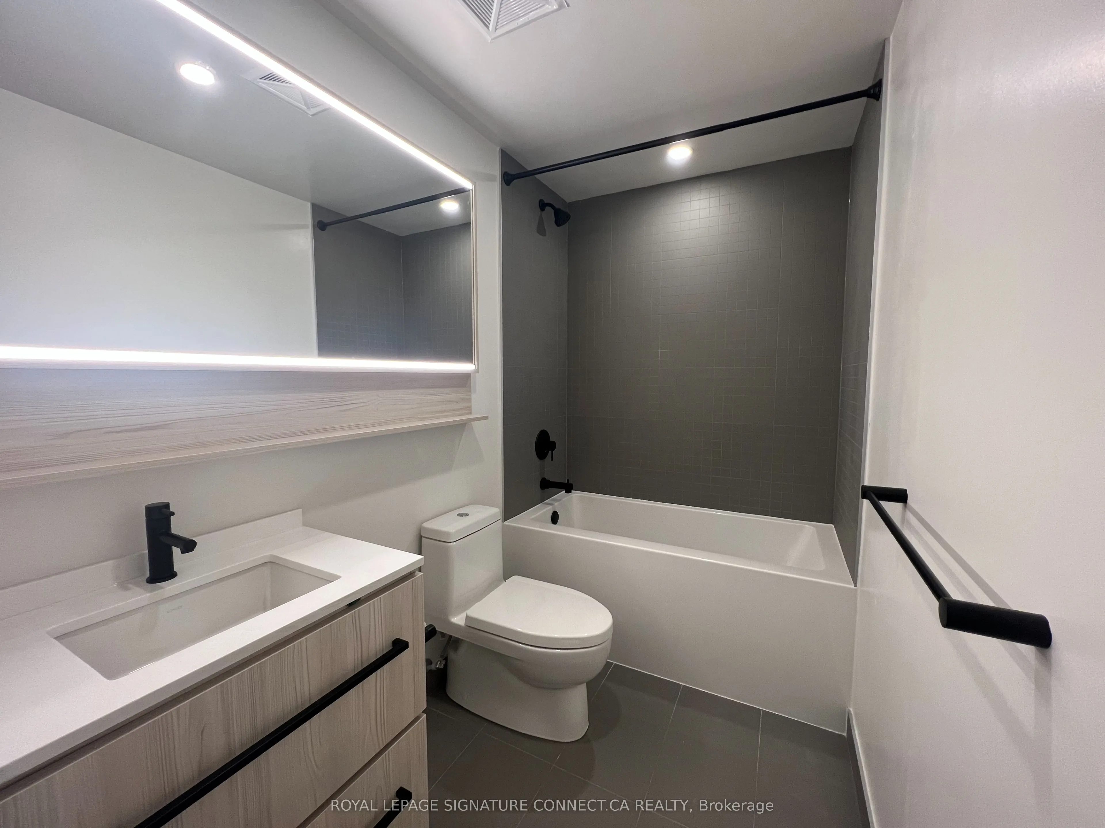 425 Front Street E, #805