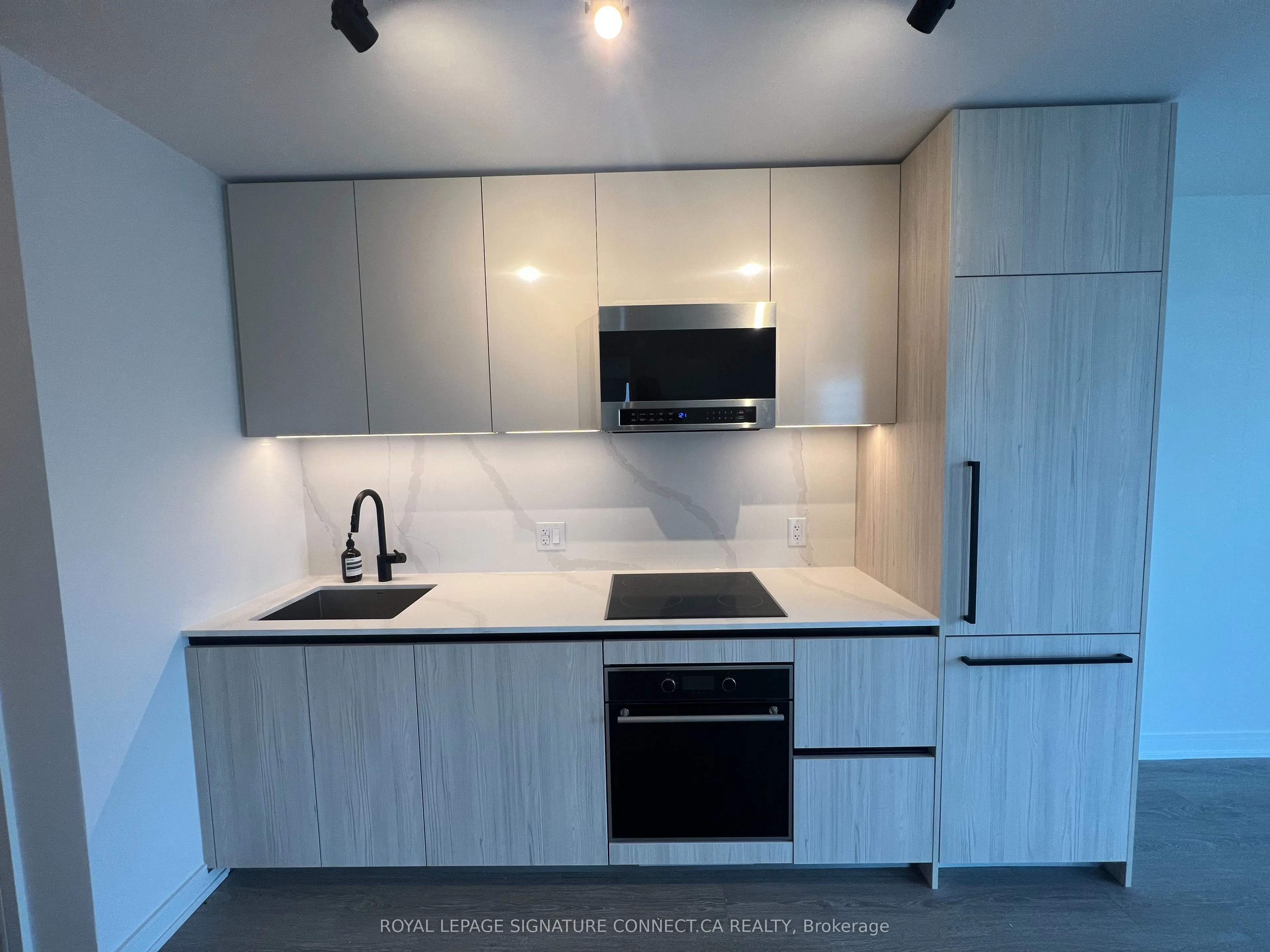 425 Front Street E, #805