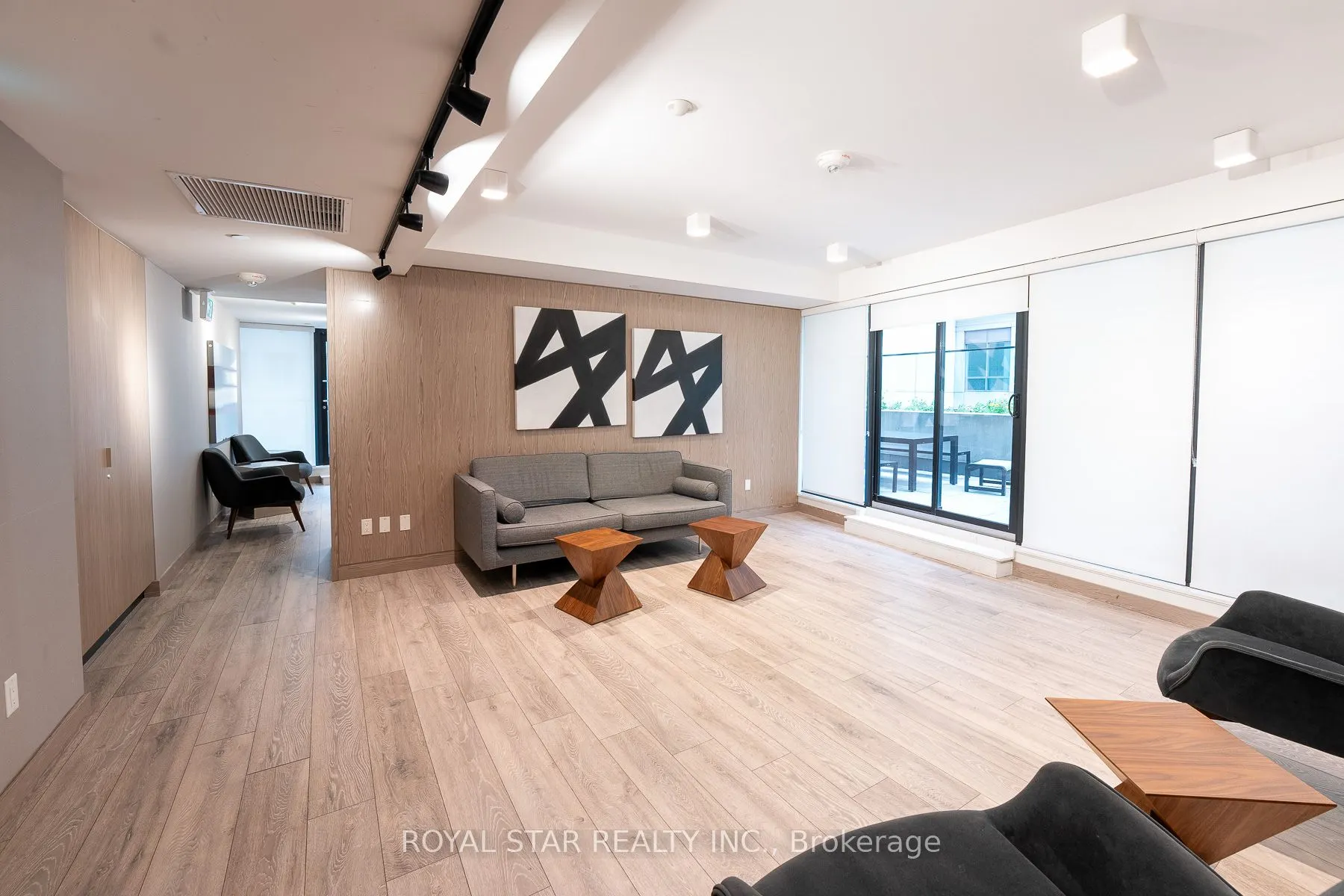 215 Queen Street W, #601