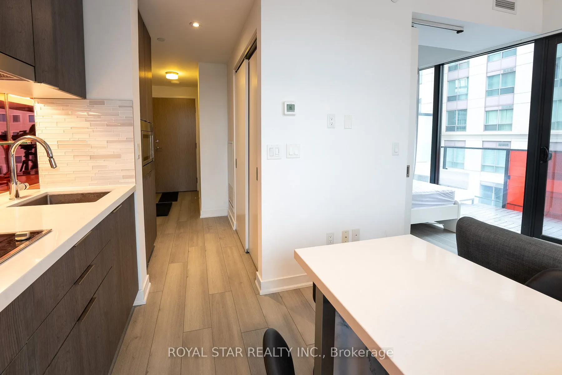 215 Queen Street W, #601