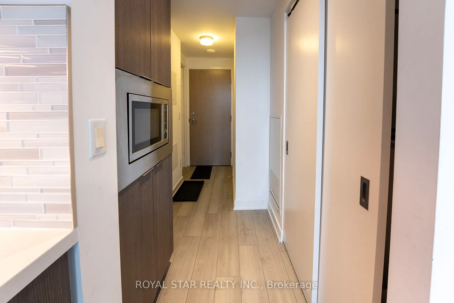 215 Queen Street W, #601