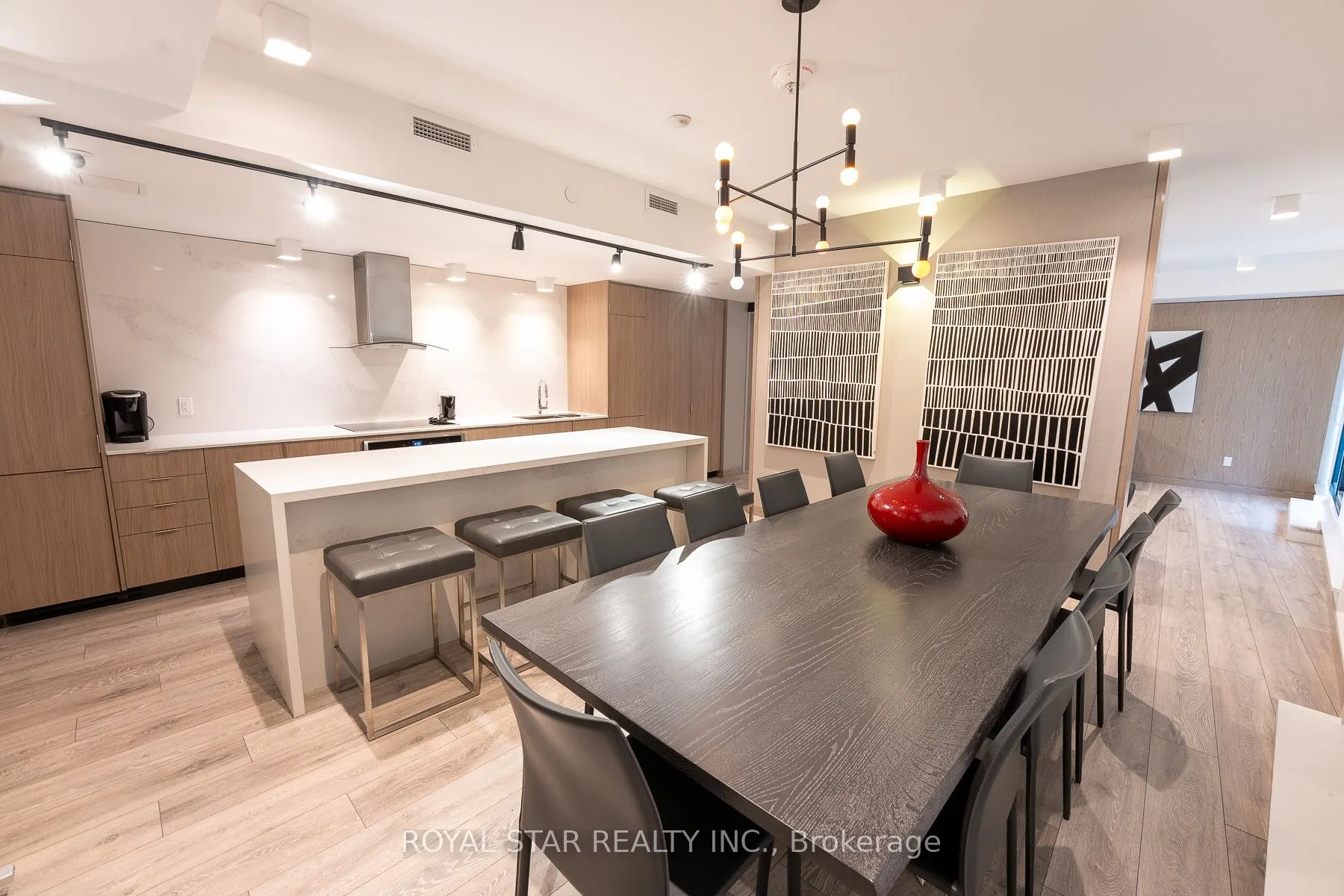 215 Queen Street W, #601