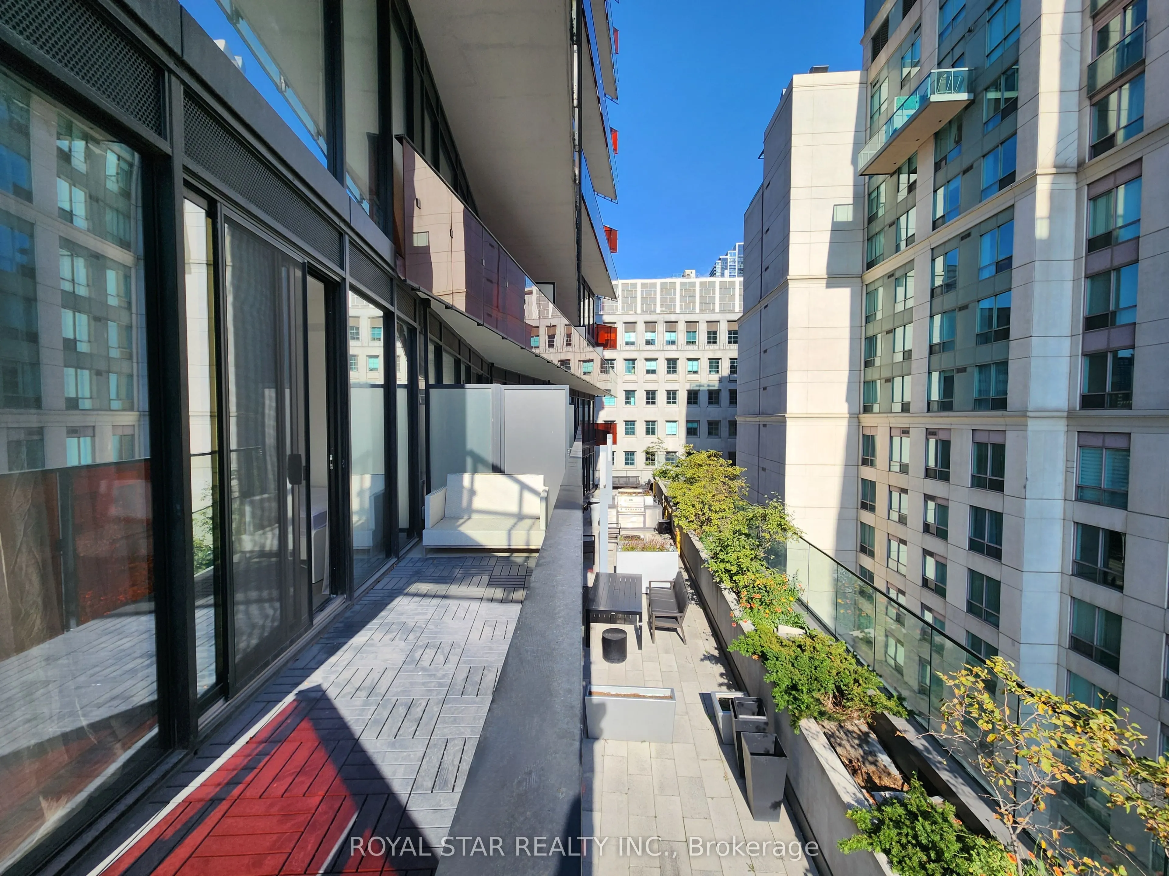 215 Queen Street W, #601